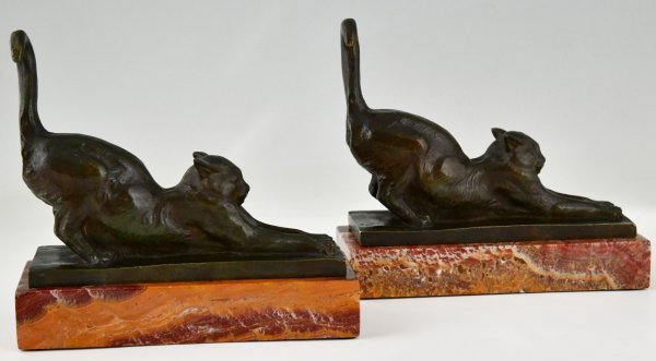 Art Deco bronzen boekensteunen met katten