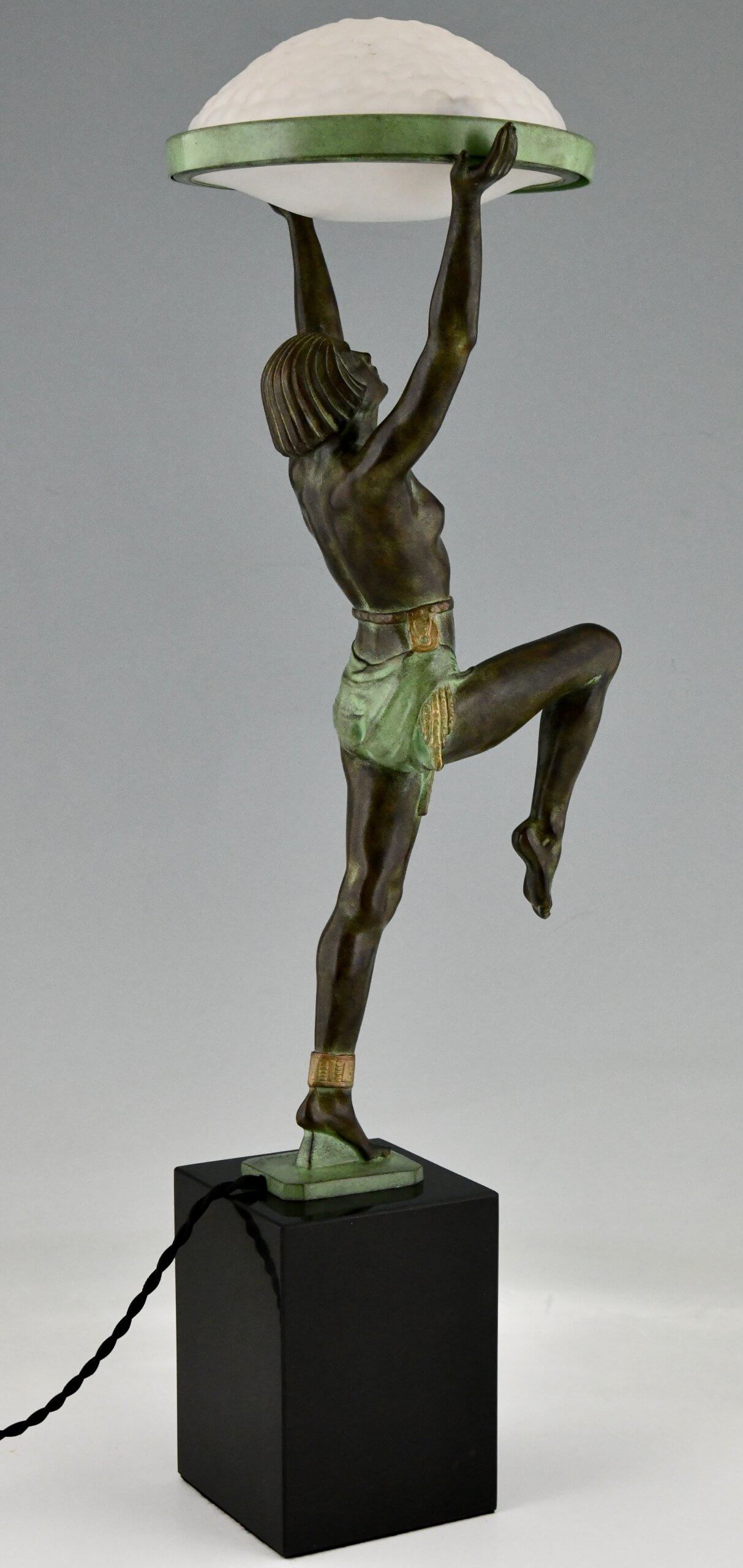 Art Deco style lamp with dancer DANSEUSE A LA COUPE Deconamic