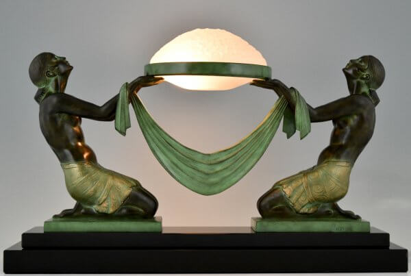 Lampe Art Deco Stil mit knienden Akten OFFRANDE