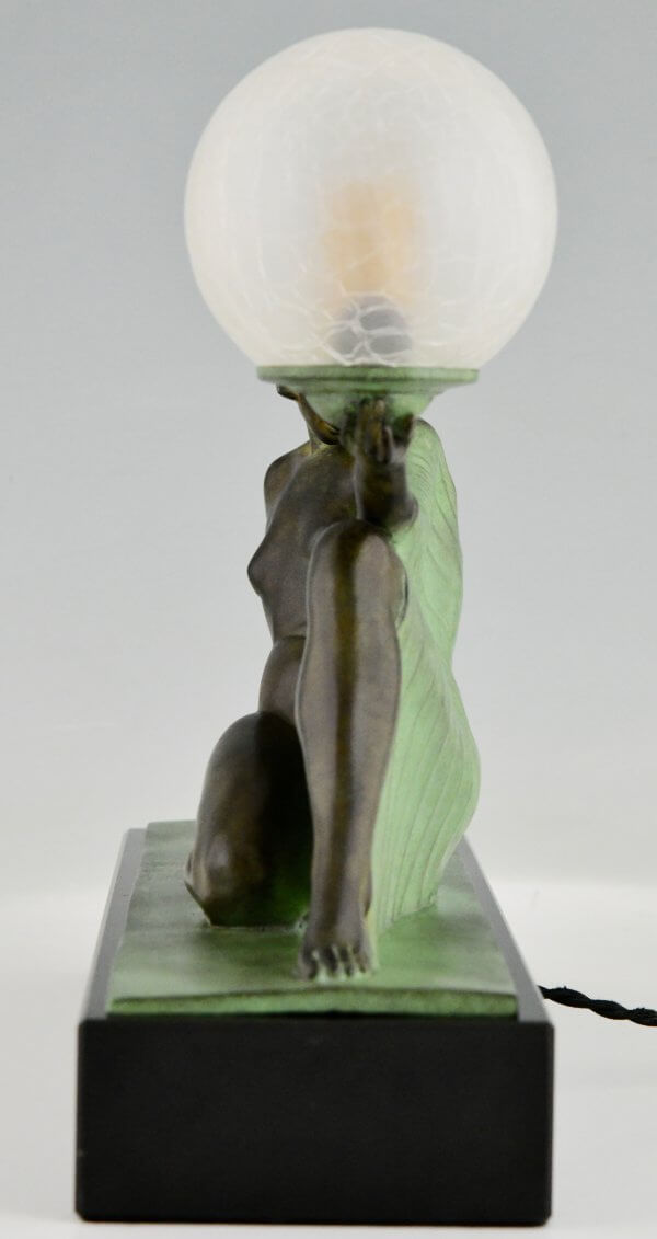 Lamp in Art Deco stijl REVERIE zittend naakt met bal