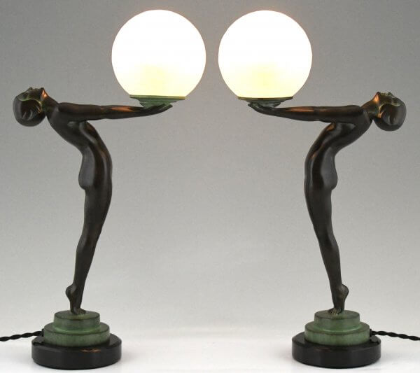 Art Deco style pair of lamps nude with globe Clarté LUEUR LUMINEUSE 38 cm.