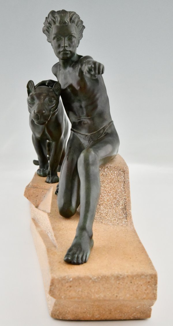 Art Deco Skulptur junger Mann mit Panther