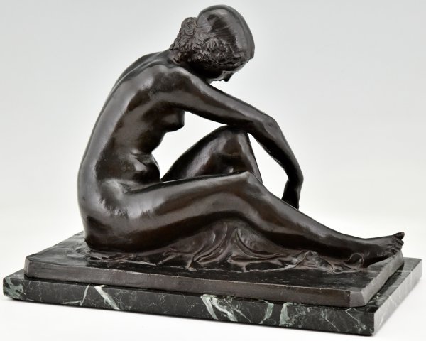 Sculpture en bronze Art Deco d’une baigneuse