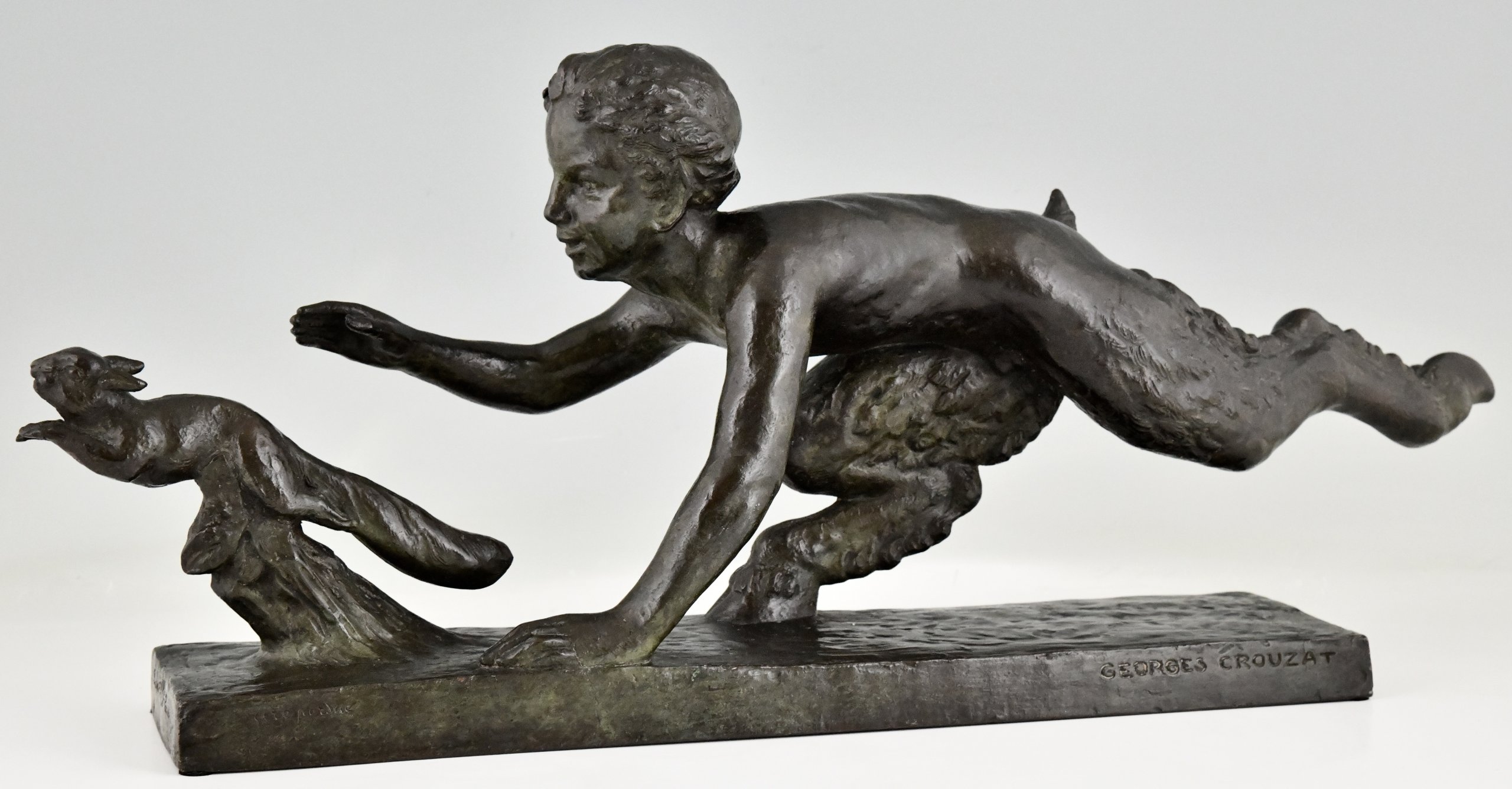 Sculpture Art Déco en bronze Faune à l’écureuil