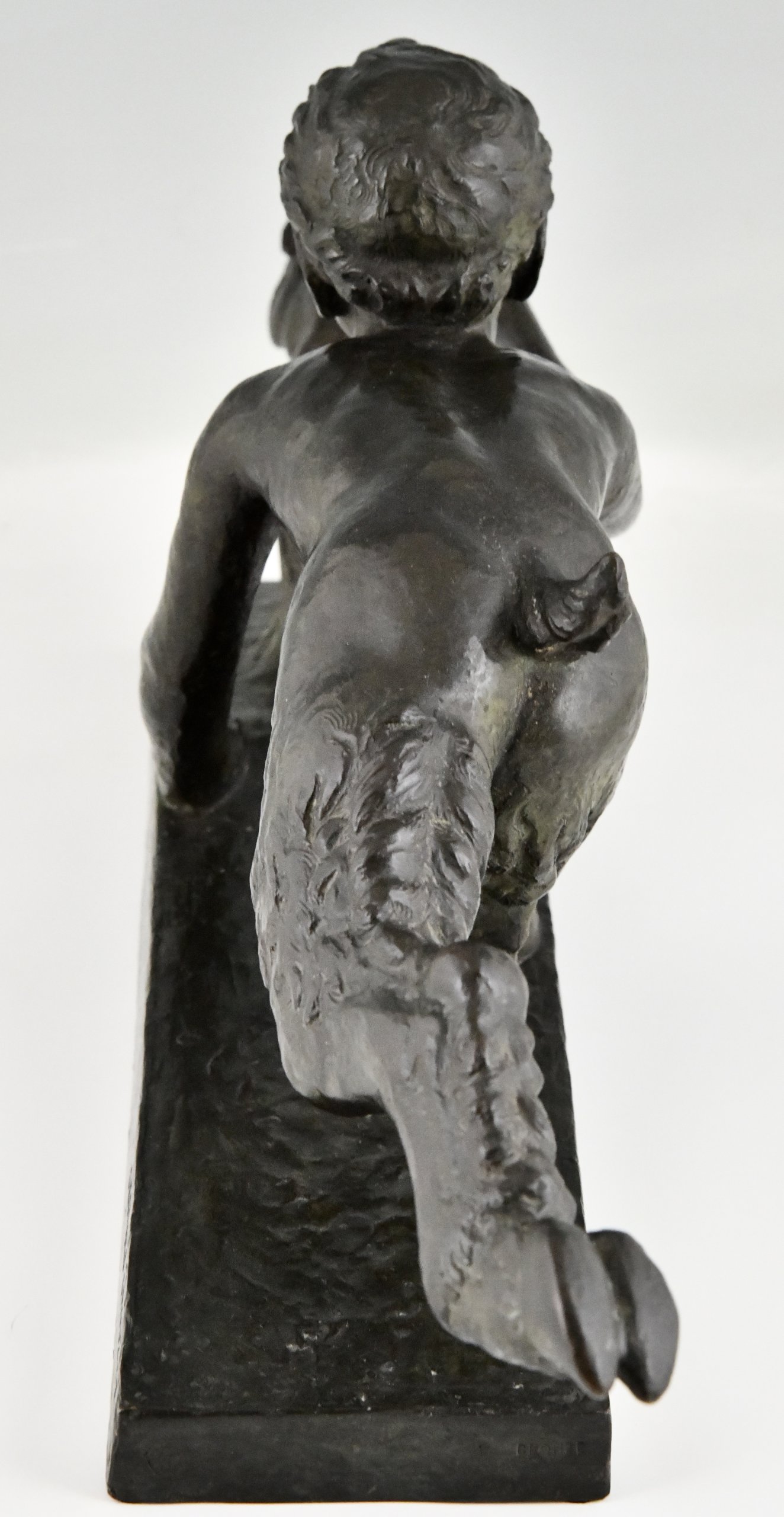 Art Deco bronzen sculptuur faun en eekhoorn