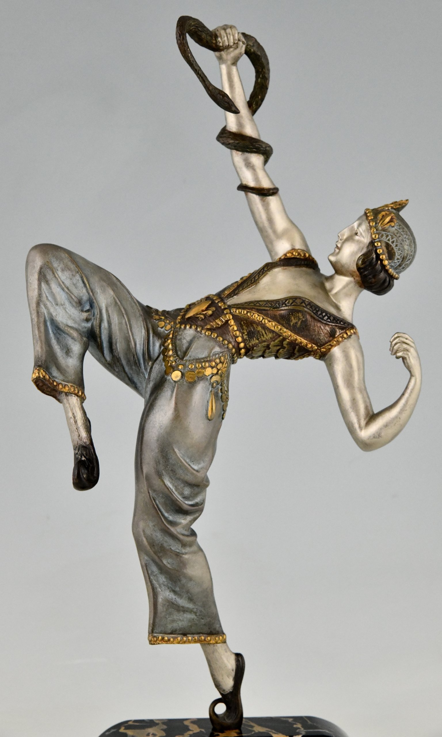 Art Deco bronzen sculptuur Oosterse danseres met slang