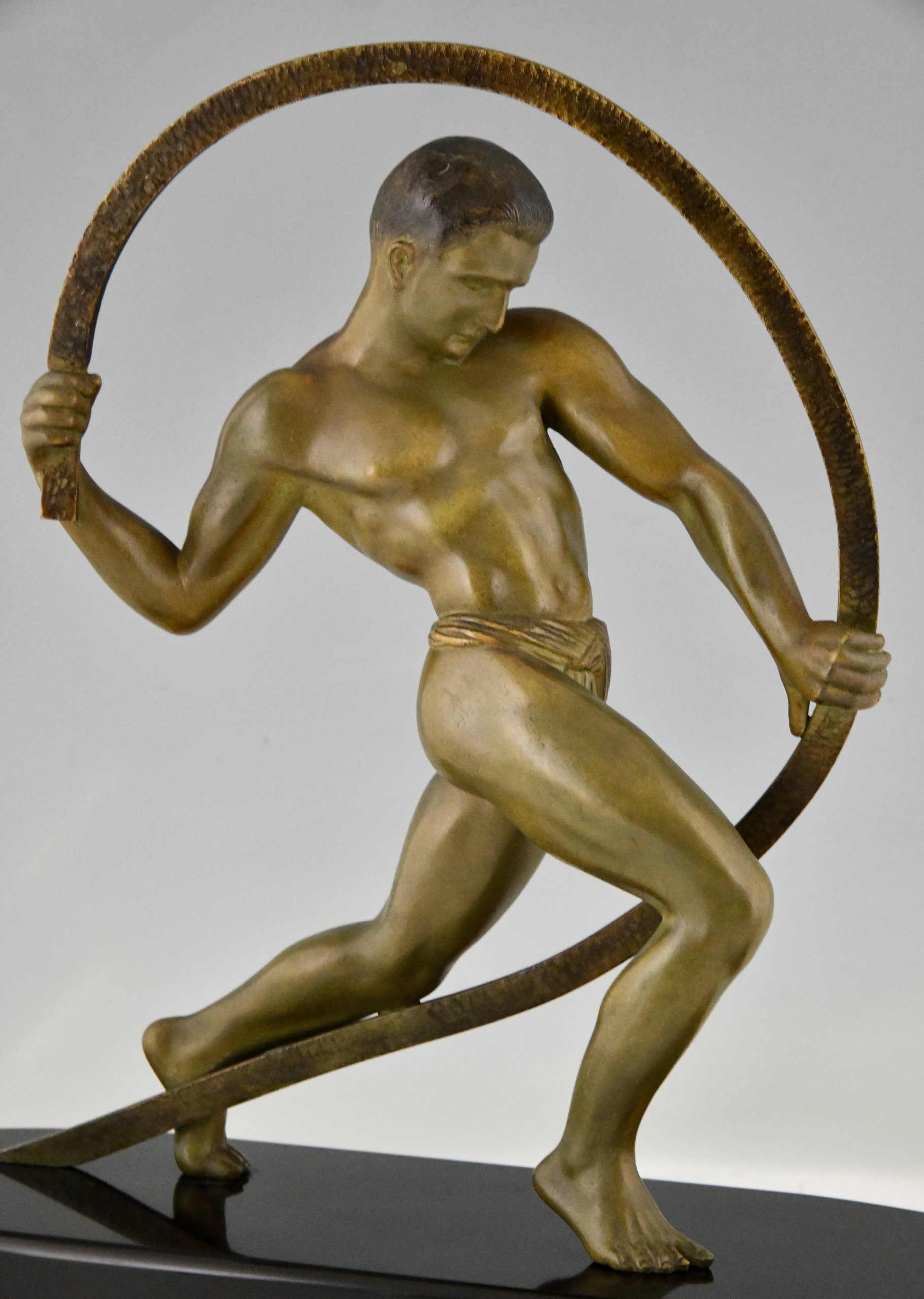 Sculpture Art Déco d’un athlète