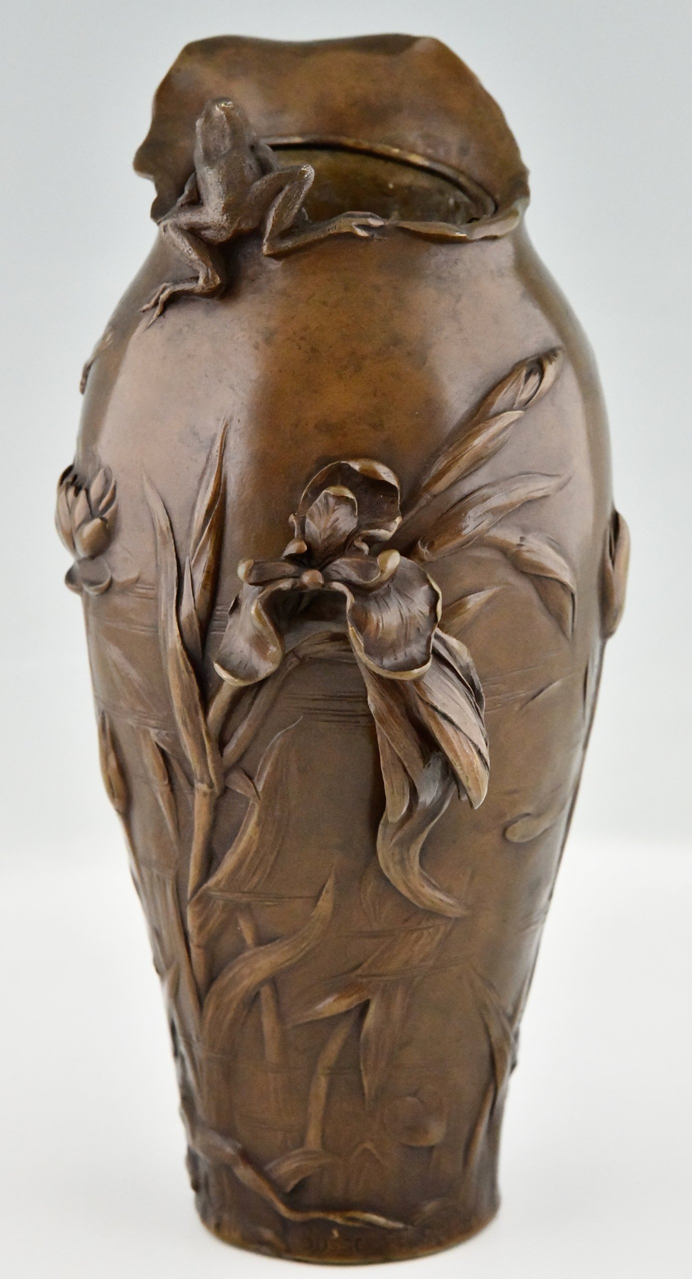 Art Nouveau bronze vase with frogs