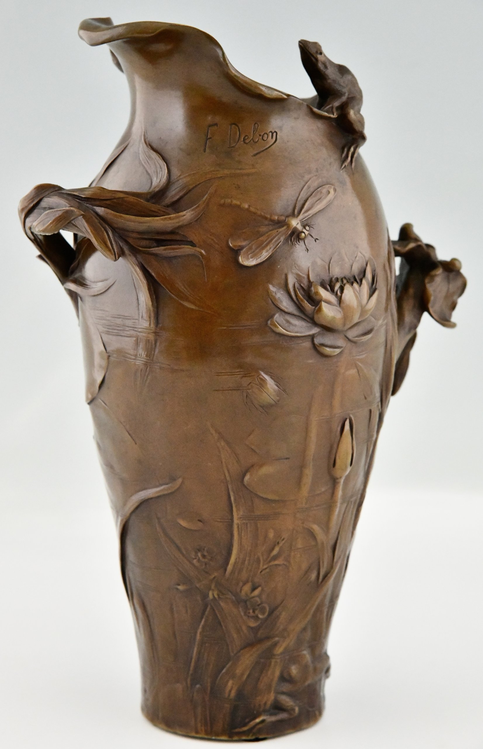 Art Nouveau bronzen vaas met kikker