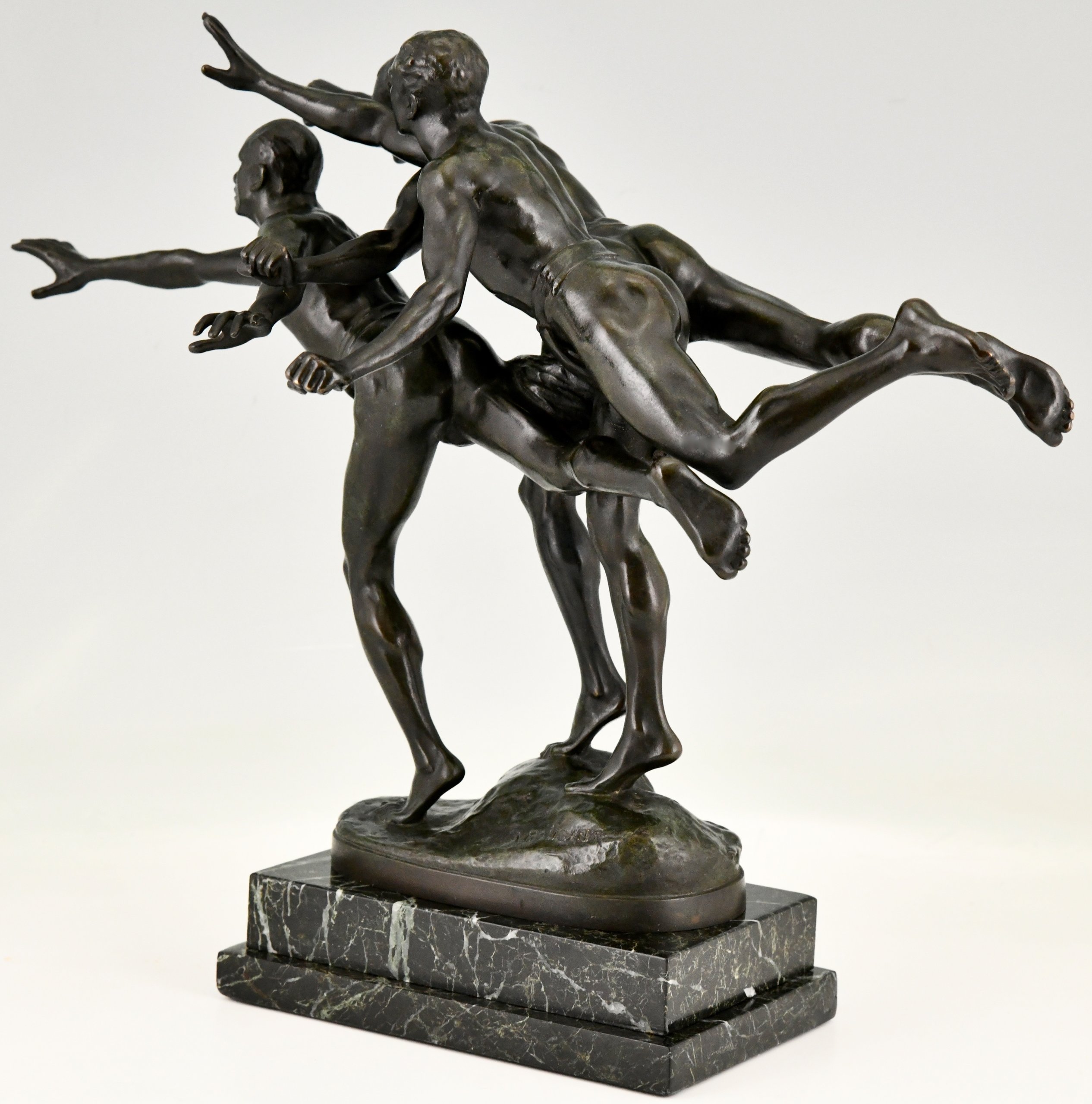 Au But, Antike Bronzeskulptur von 3 nackten Läufern