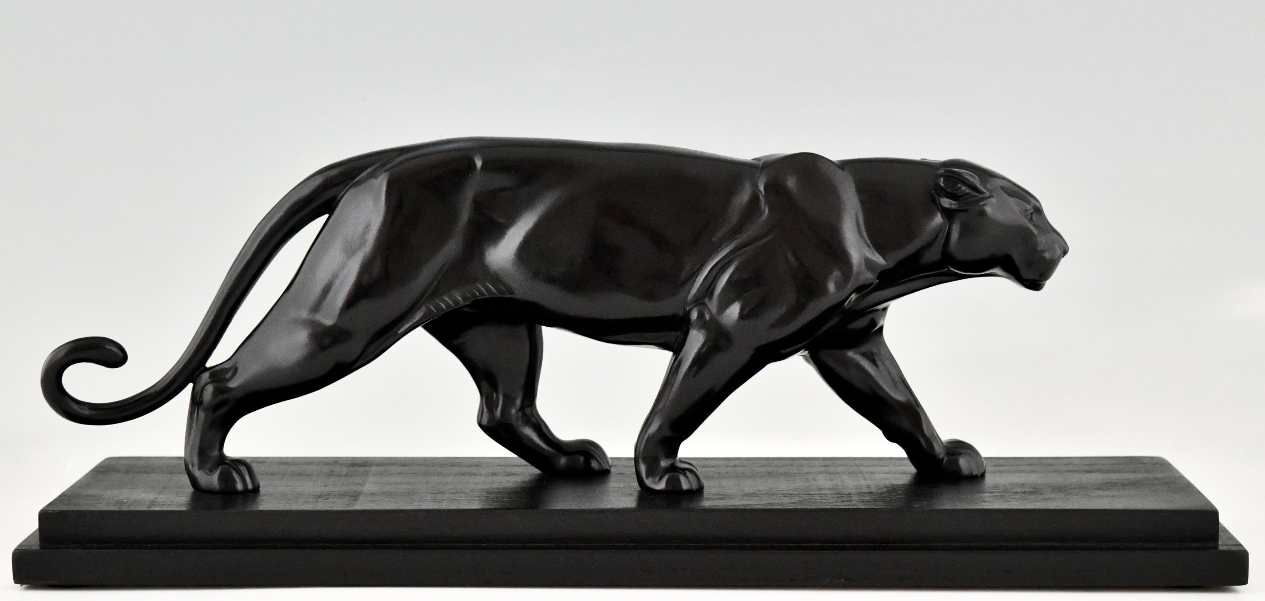 Art Deco Skulptur eines Panthers.