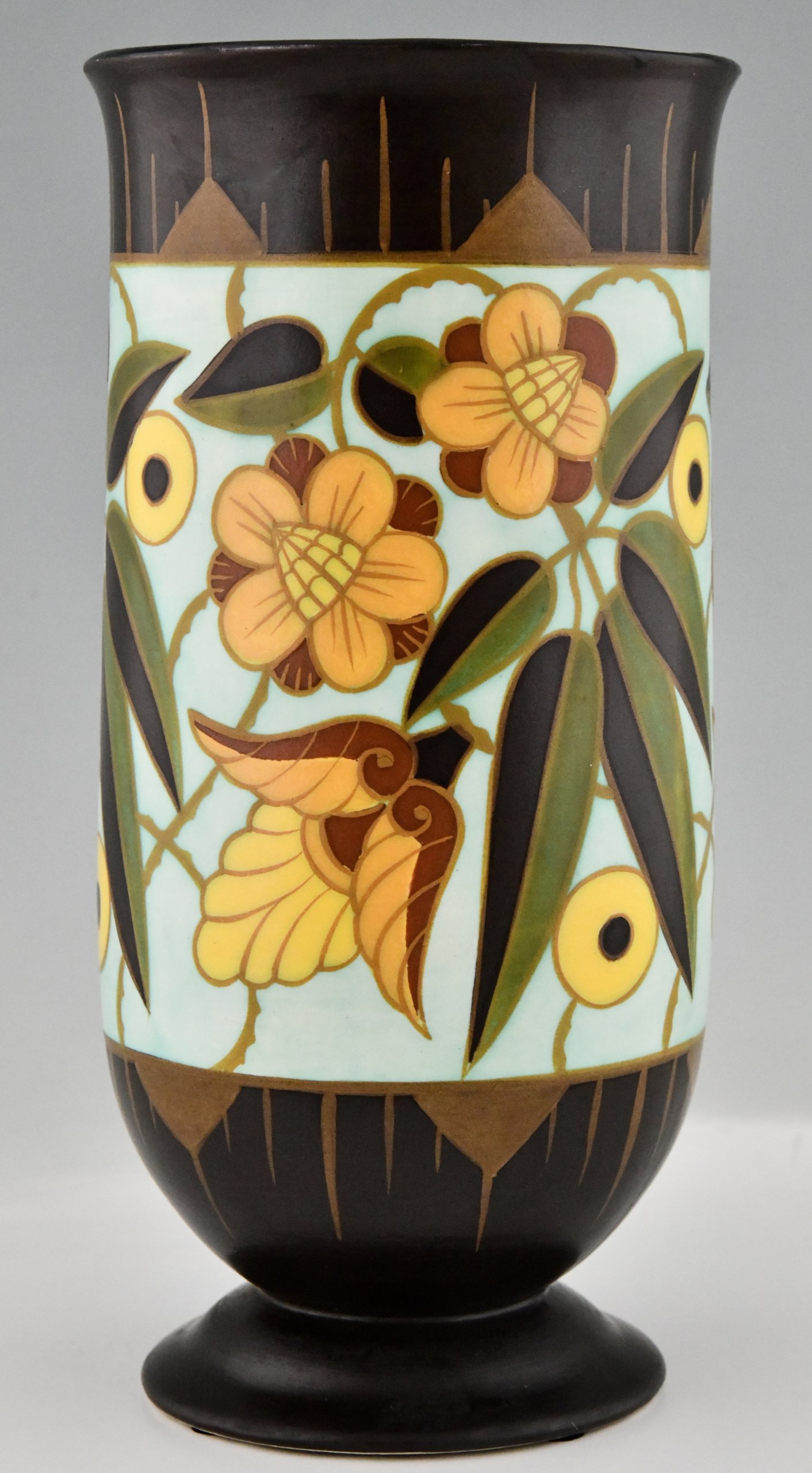 Art Déco Keramikvase mit Blumen