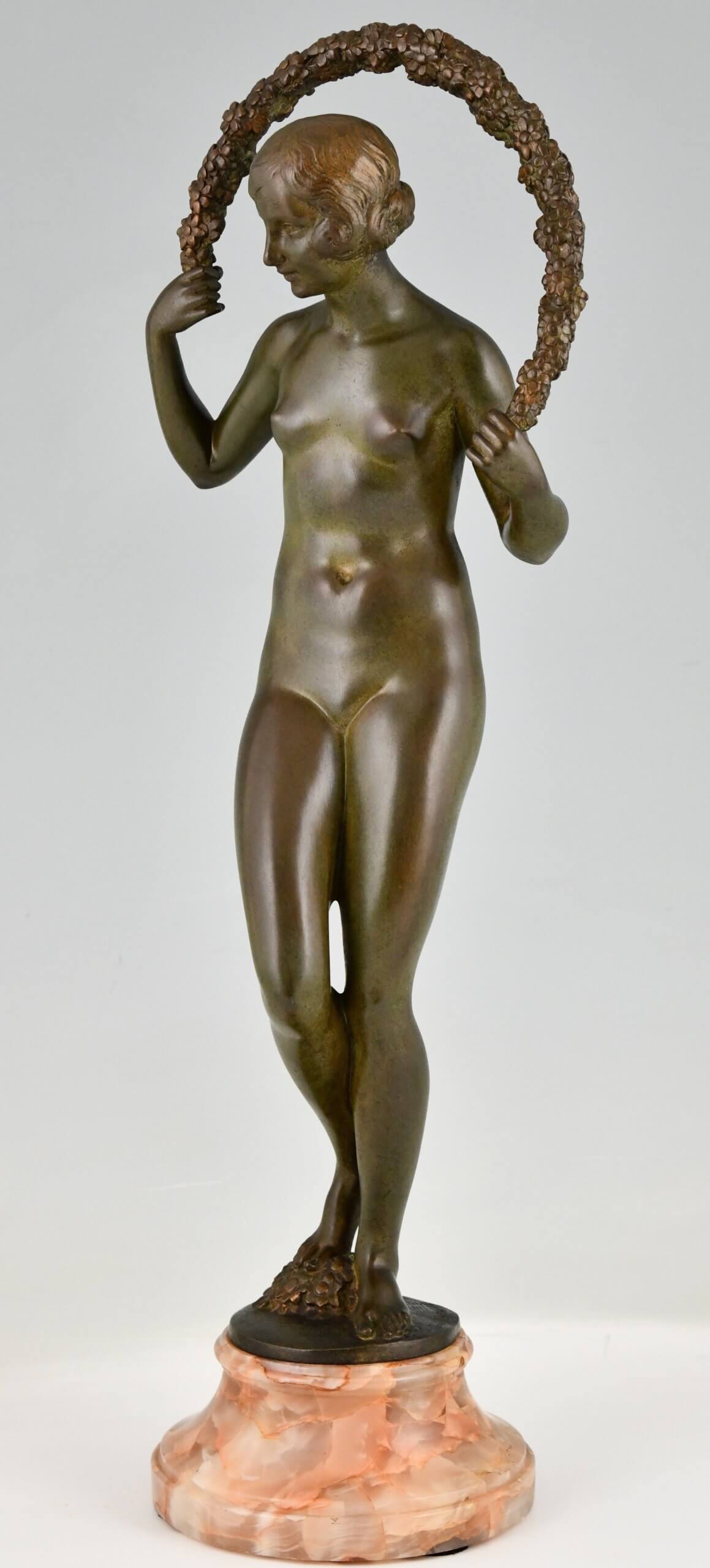 Art Deco bronzen sculptuur naakt met guirlande