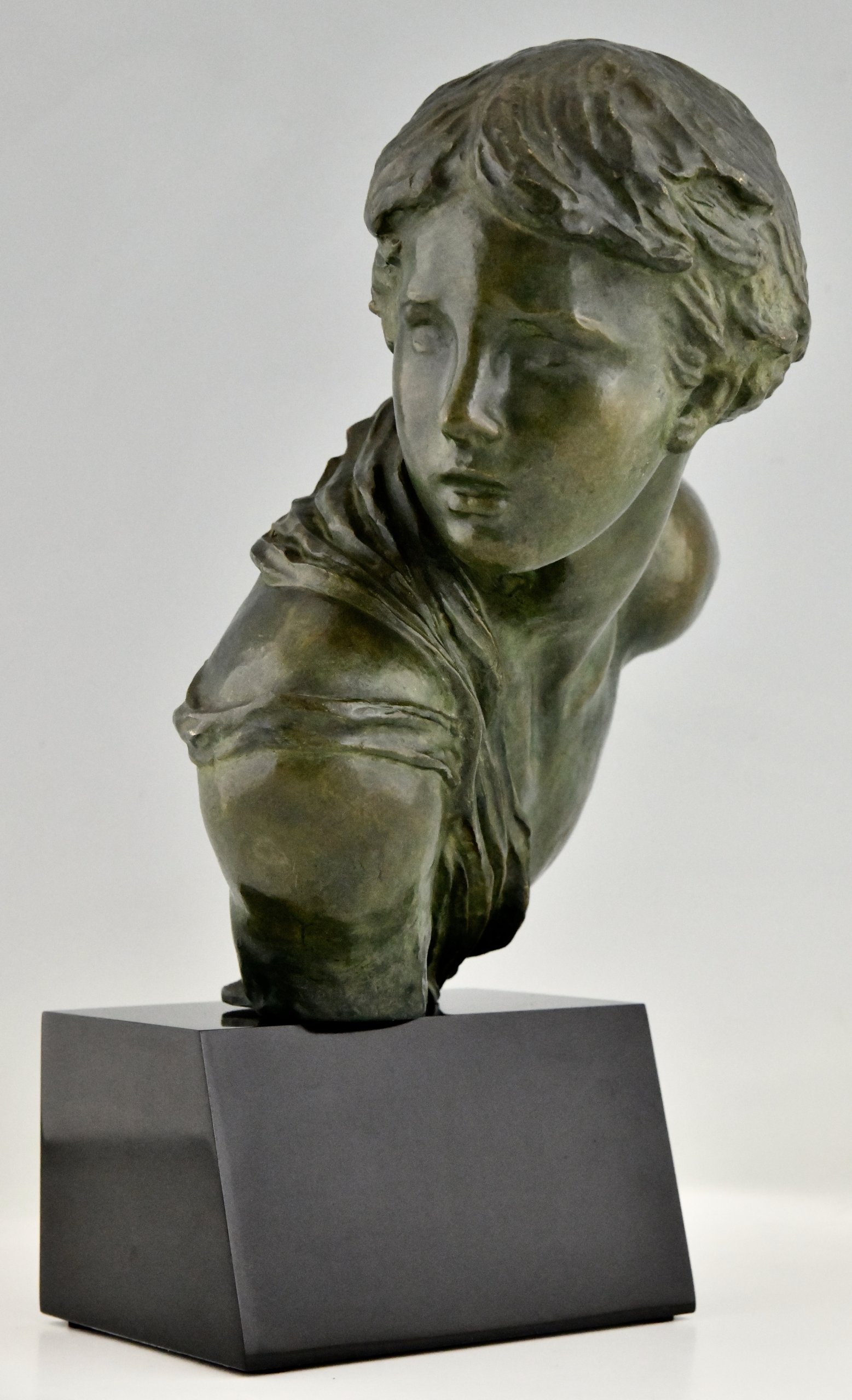Sculpture en bronze Art Déco buste d’un garçon
