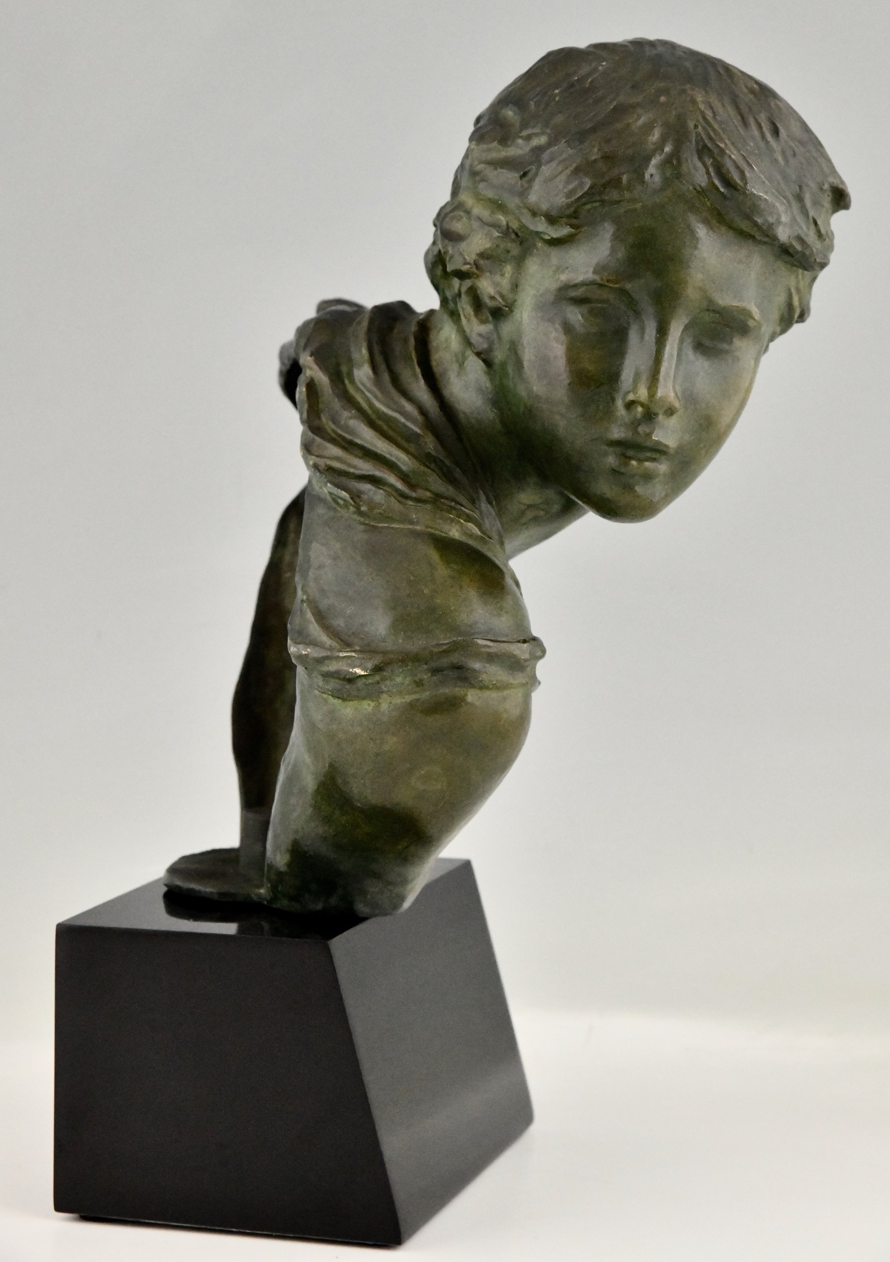 Art Déco Bronzeskulptur Büste eines Jungen