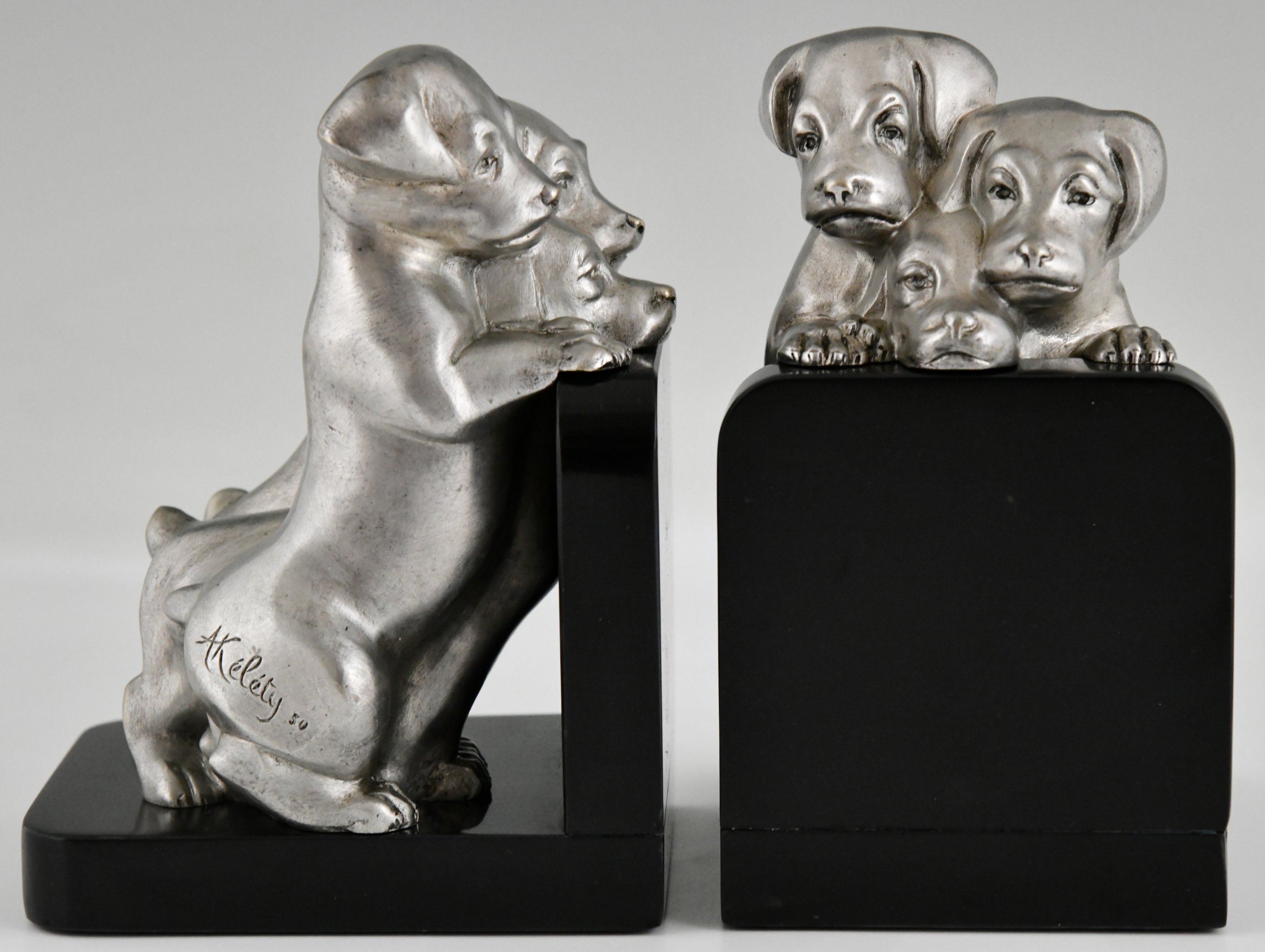 Art Deco Hunden Buchstützen Bronze