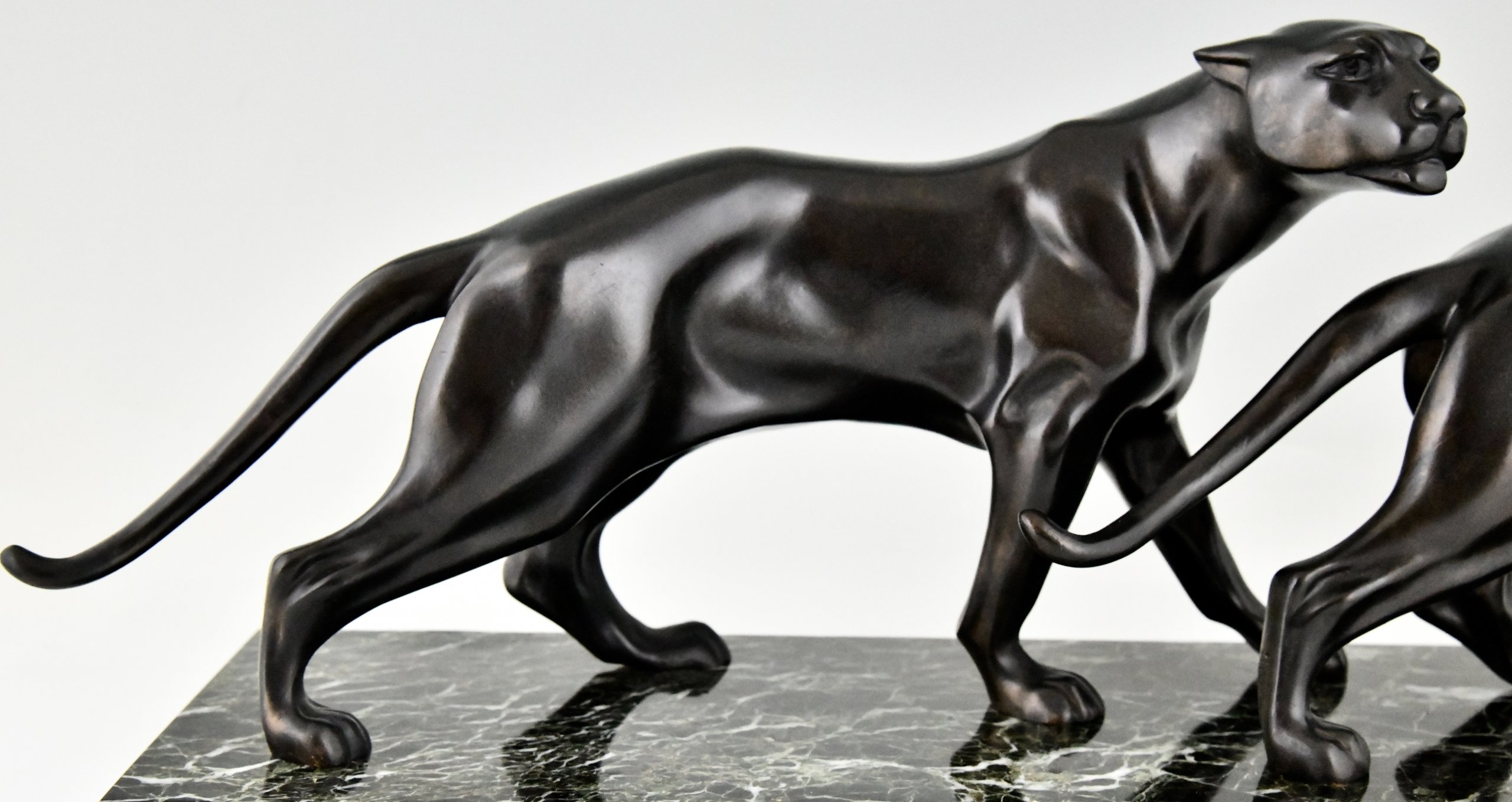 Art Deco Bronzeskulptur zwei Panther