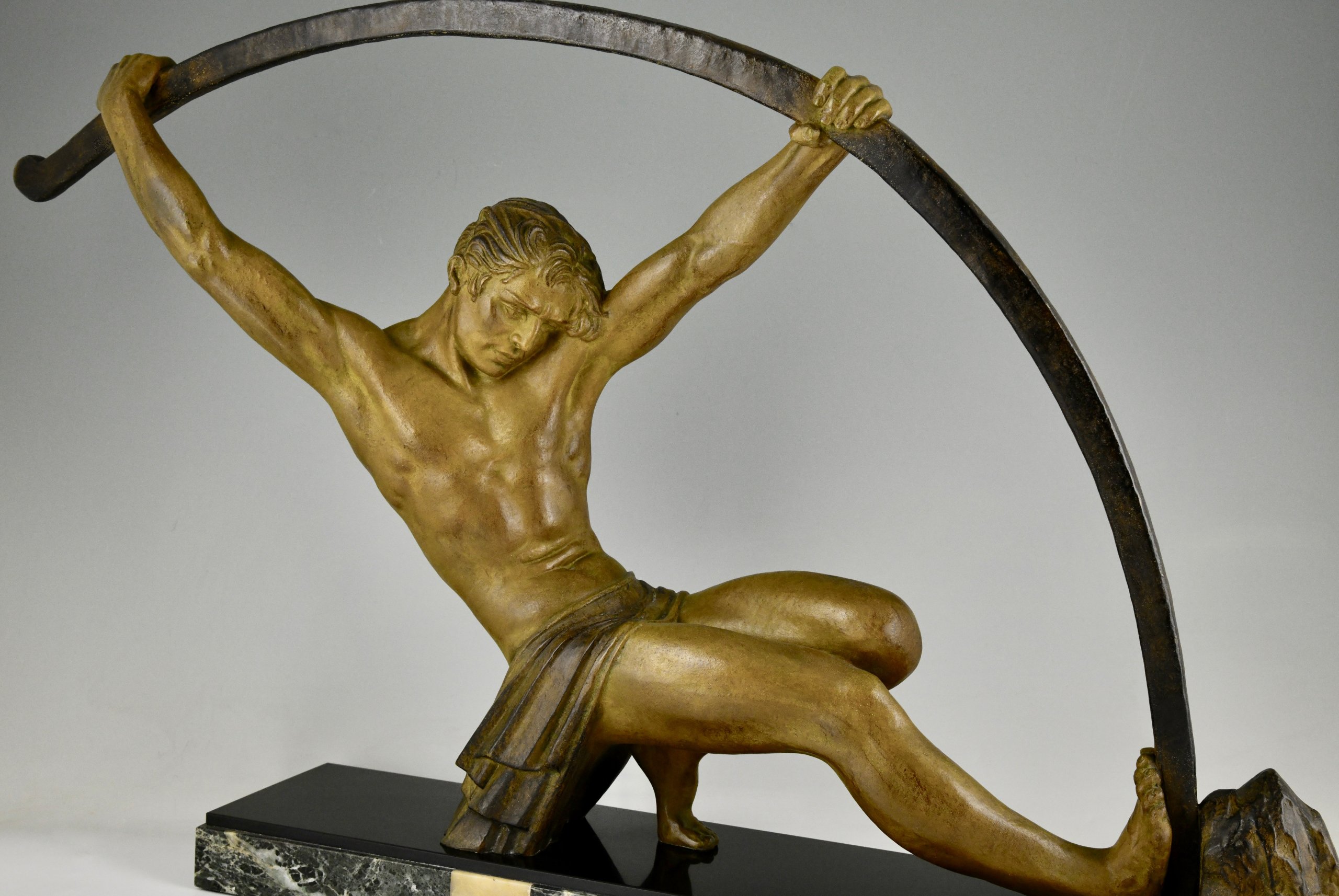 Art Deco Skulptur atletische Mann Age du bronze