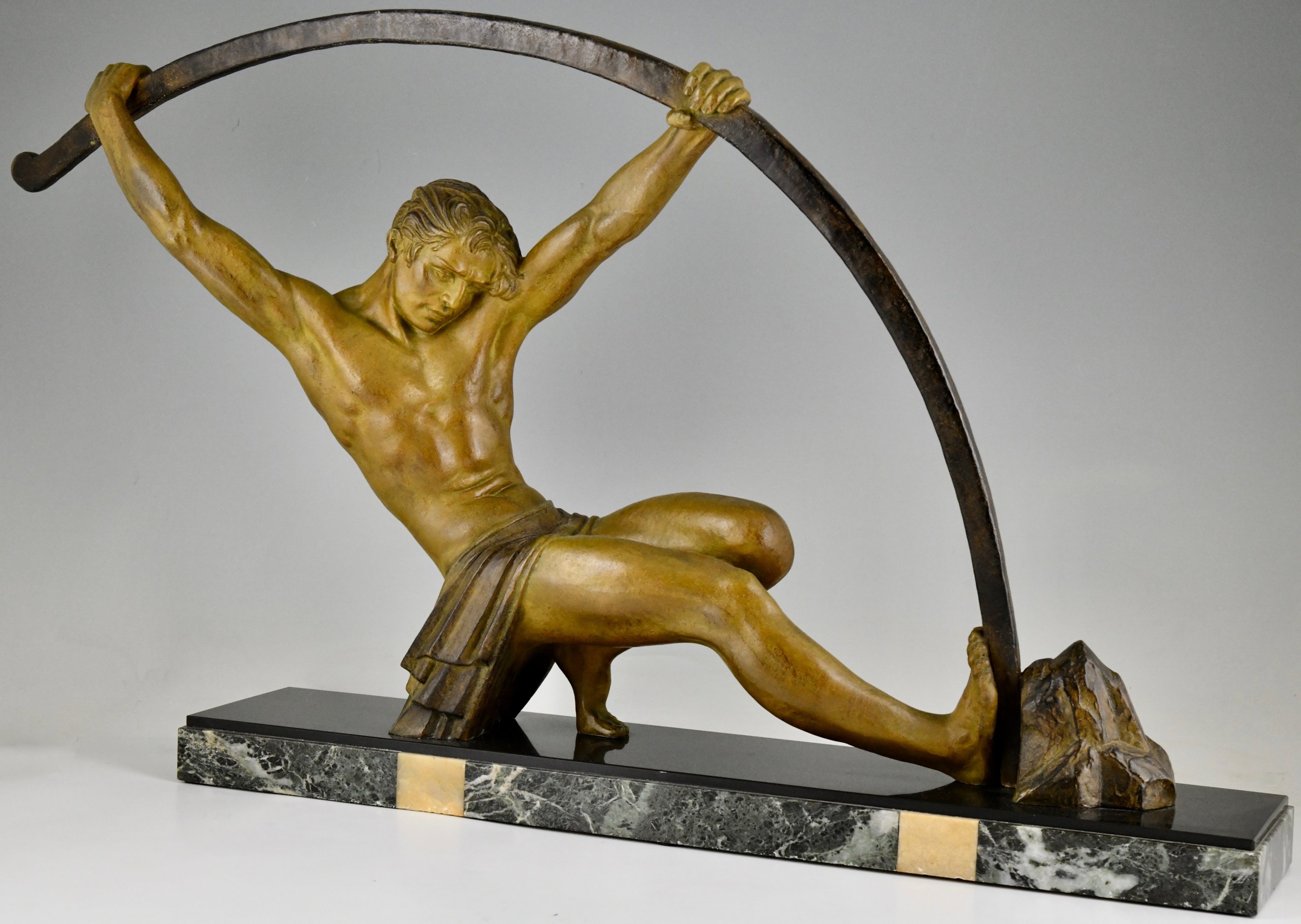 Art Deco beeld atletische man L age du bronze Deconamic