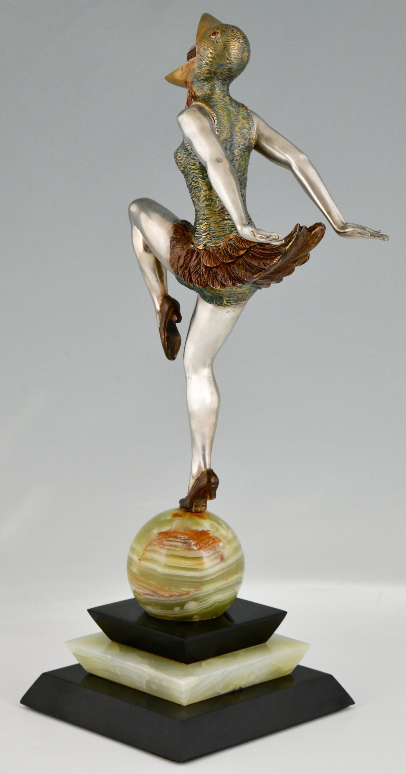 Sculpture en bronze Art Déco danseuse en costume d’oiseau