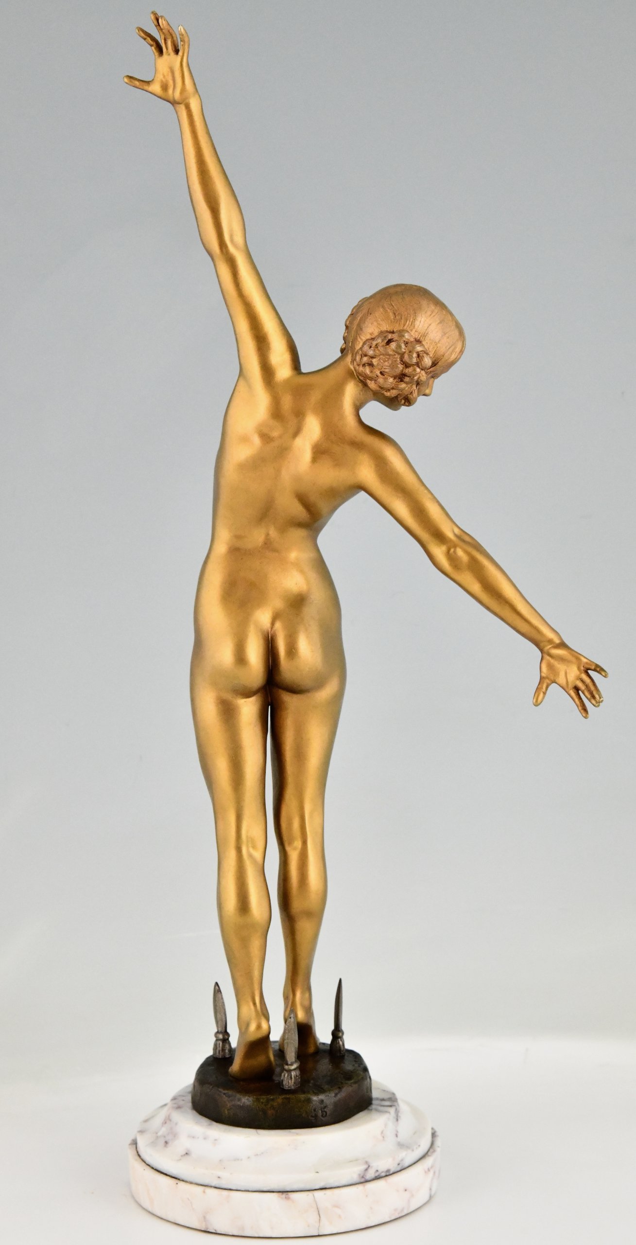 Art Deco bronzen sculptuur dansend naakt met dolken