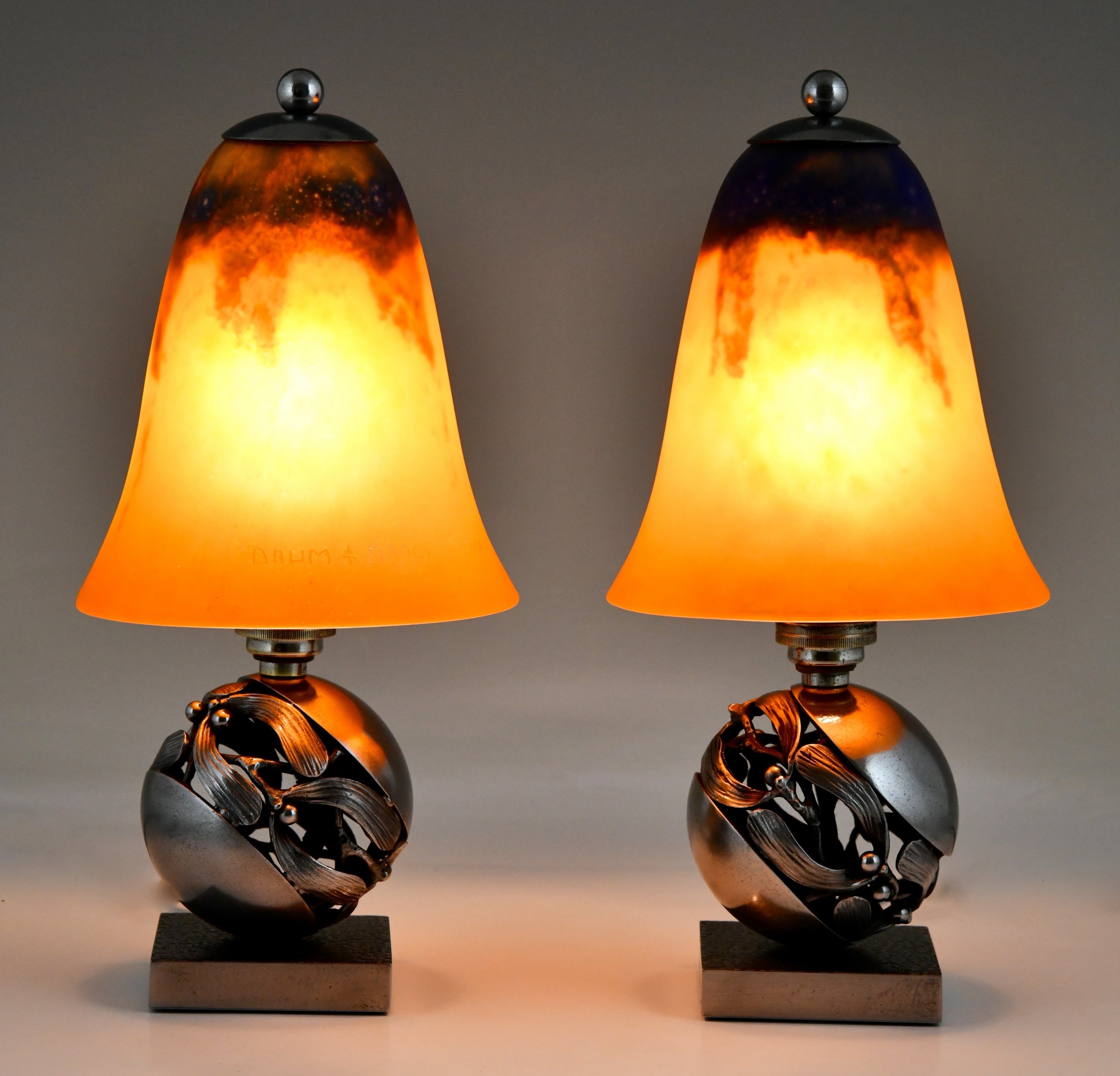 Paar Mistletoe oder Boule de Gui Art Deco Tischlampen