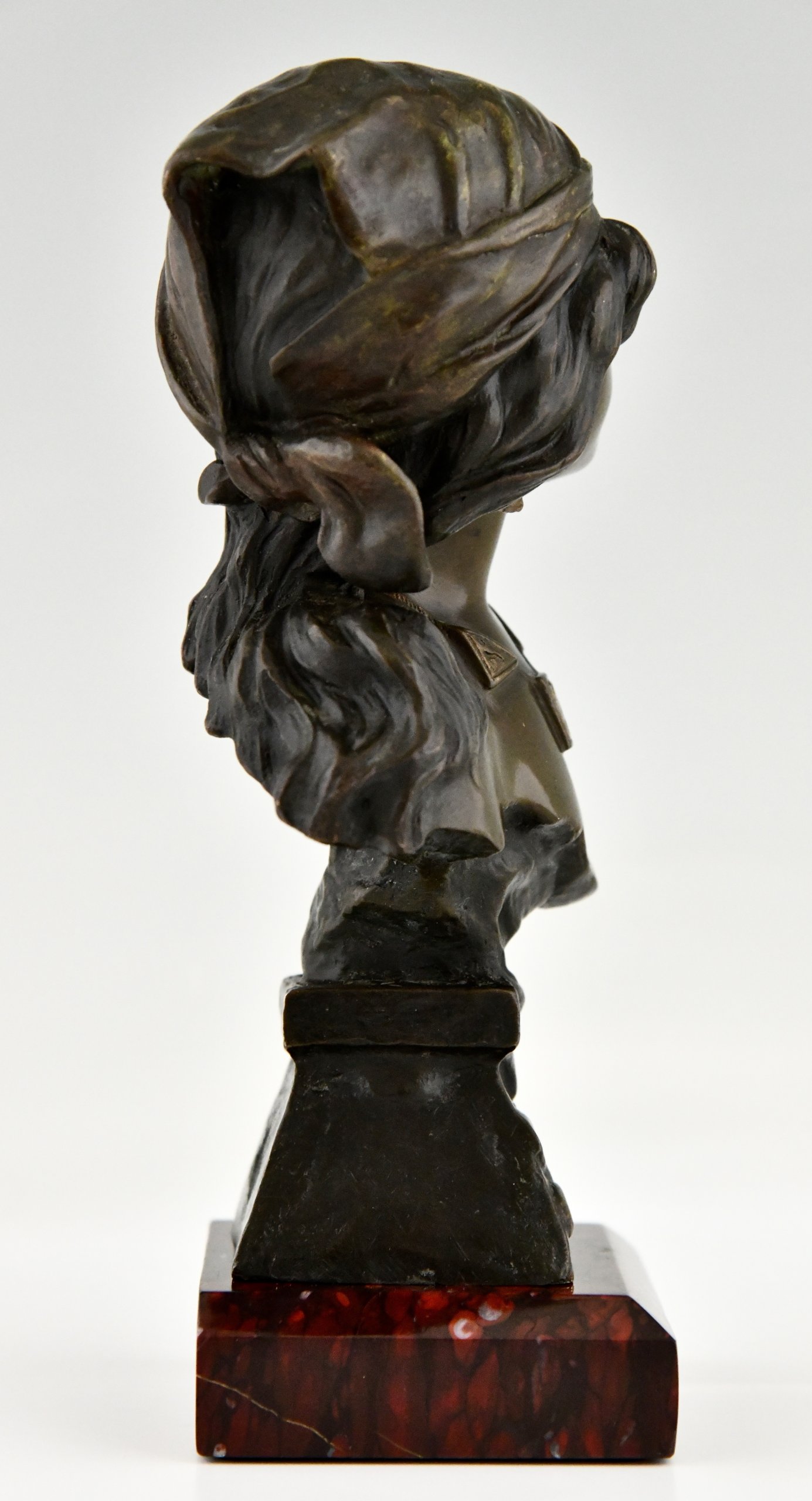 Art Nouveau bronze bust of a girl Saïda