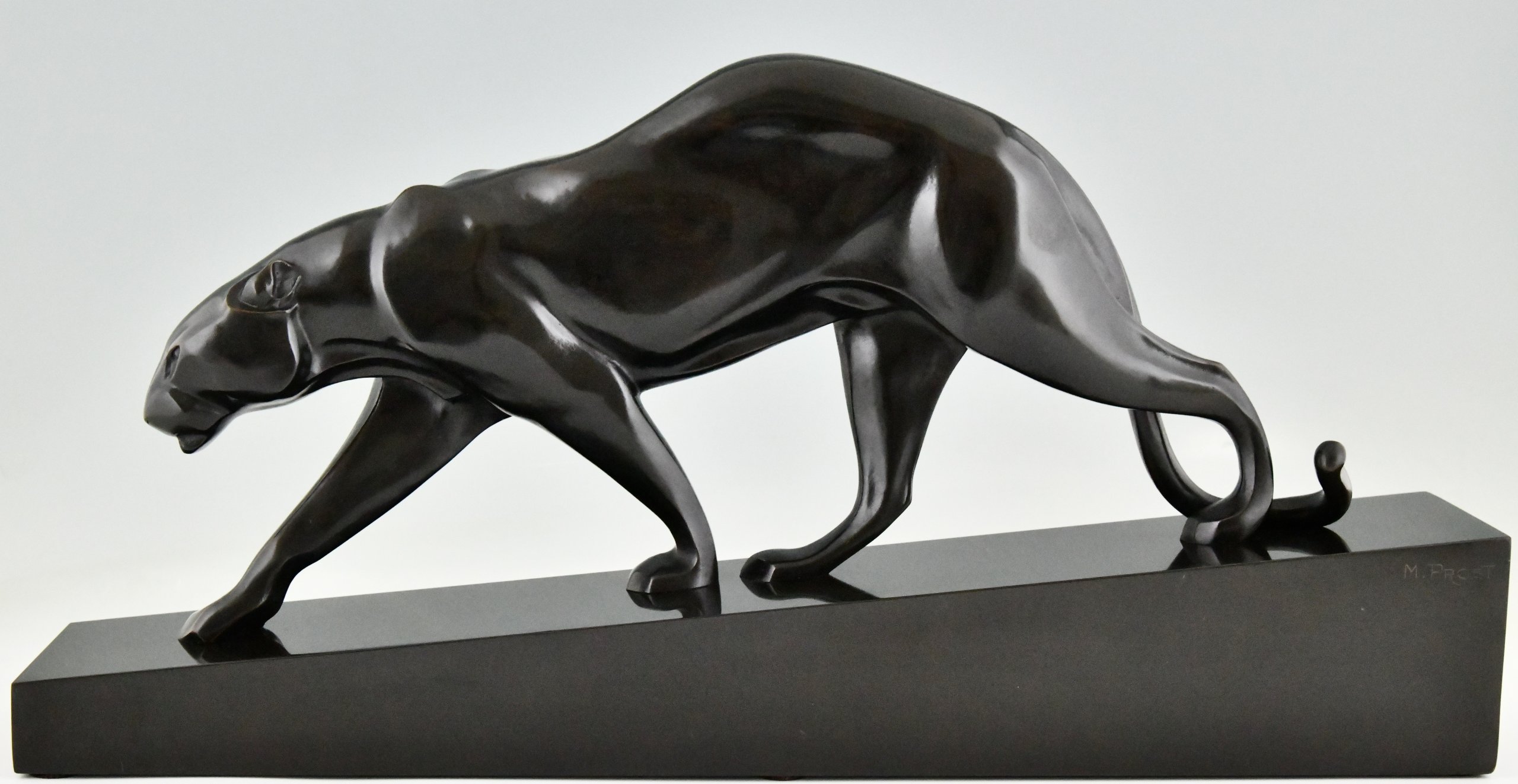 Sculpture en bronze Art Déco d’une panthère 65 cm.