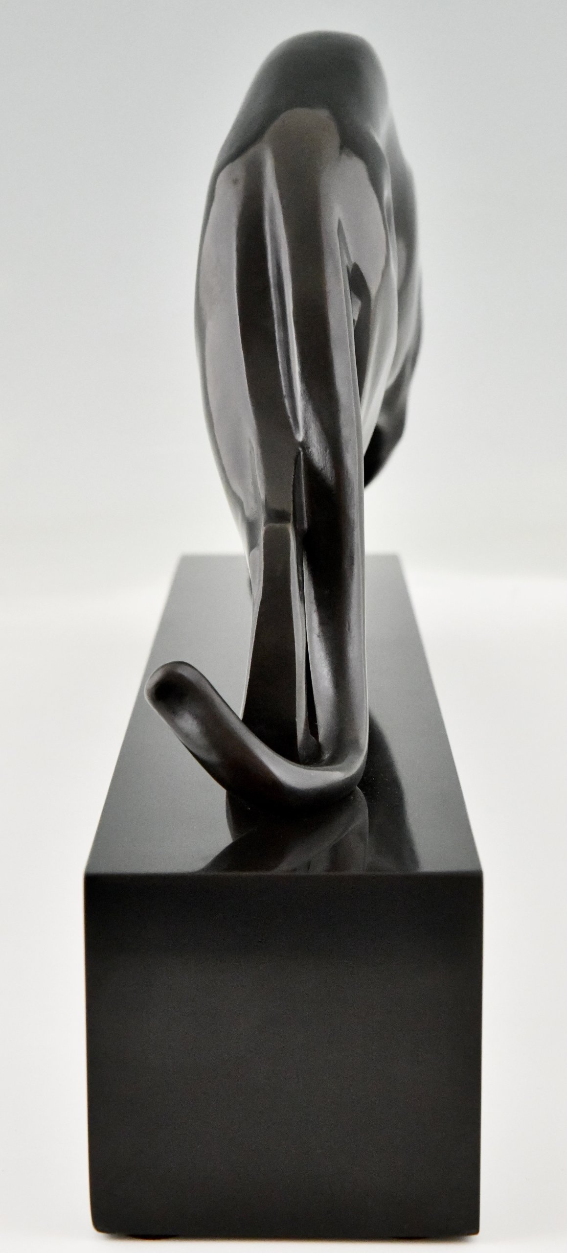 Sculpture en bronze Art Déco d’une panthère 65 cm.