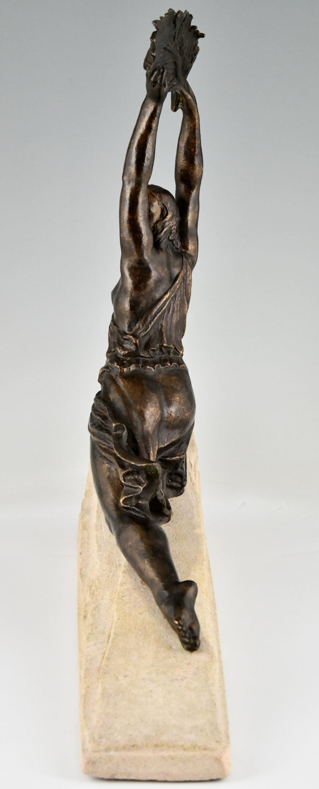 Art Deco Bronze Skulptur Sportlerin mit Palmblatt