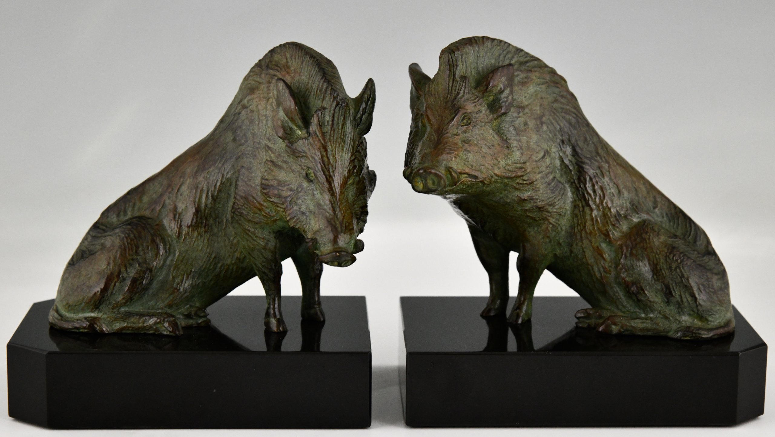 Art Deco Buchstützen aus Bronze Wildschwein