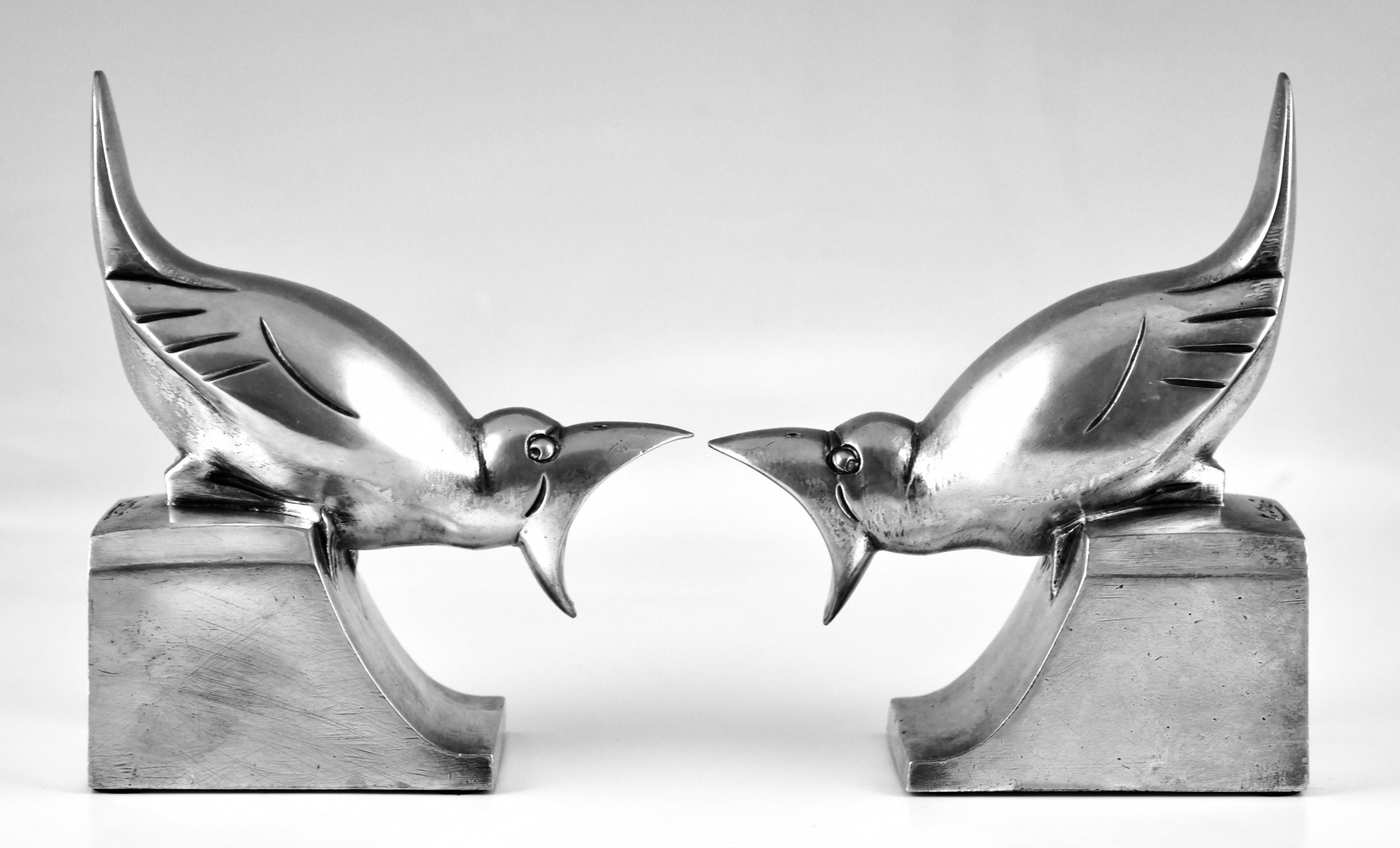 Vogel Buchstützen aus Bronze im Art Déco Stil.