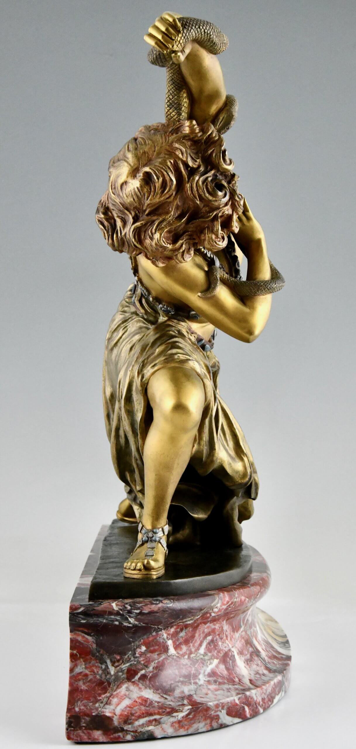 Sculpture en bronze Art Déco Danseuse orientale au serpent