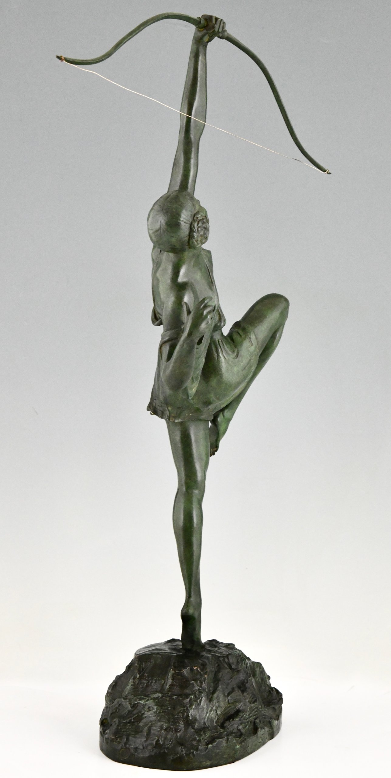 Art Deco bronzen sculptuur Diana met boog