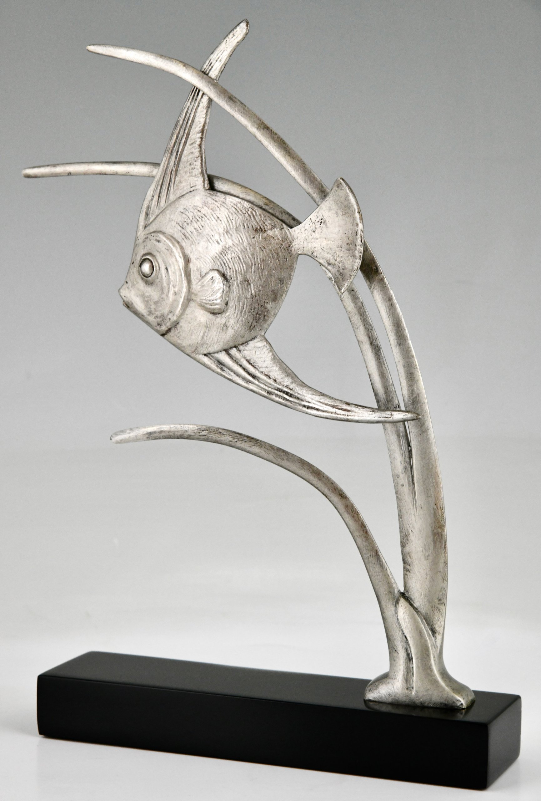 Art Deco bronzen sculptuur van een vis