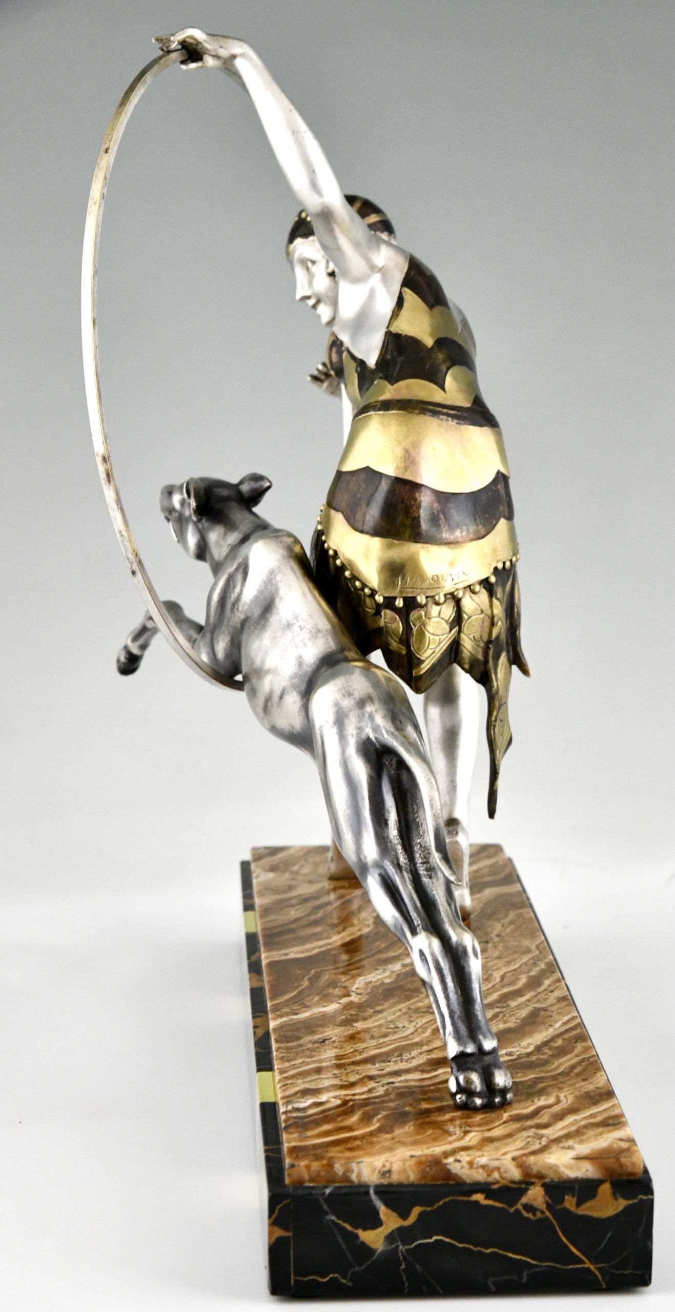 Sculpture Art Déco danseuse au cerceau avec chien