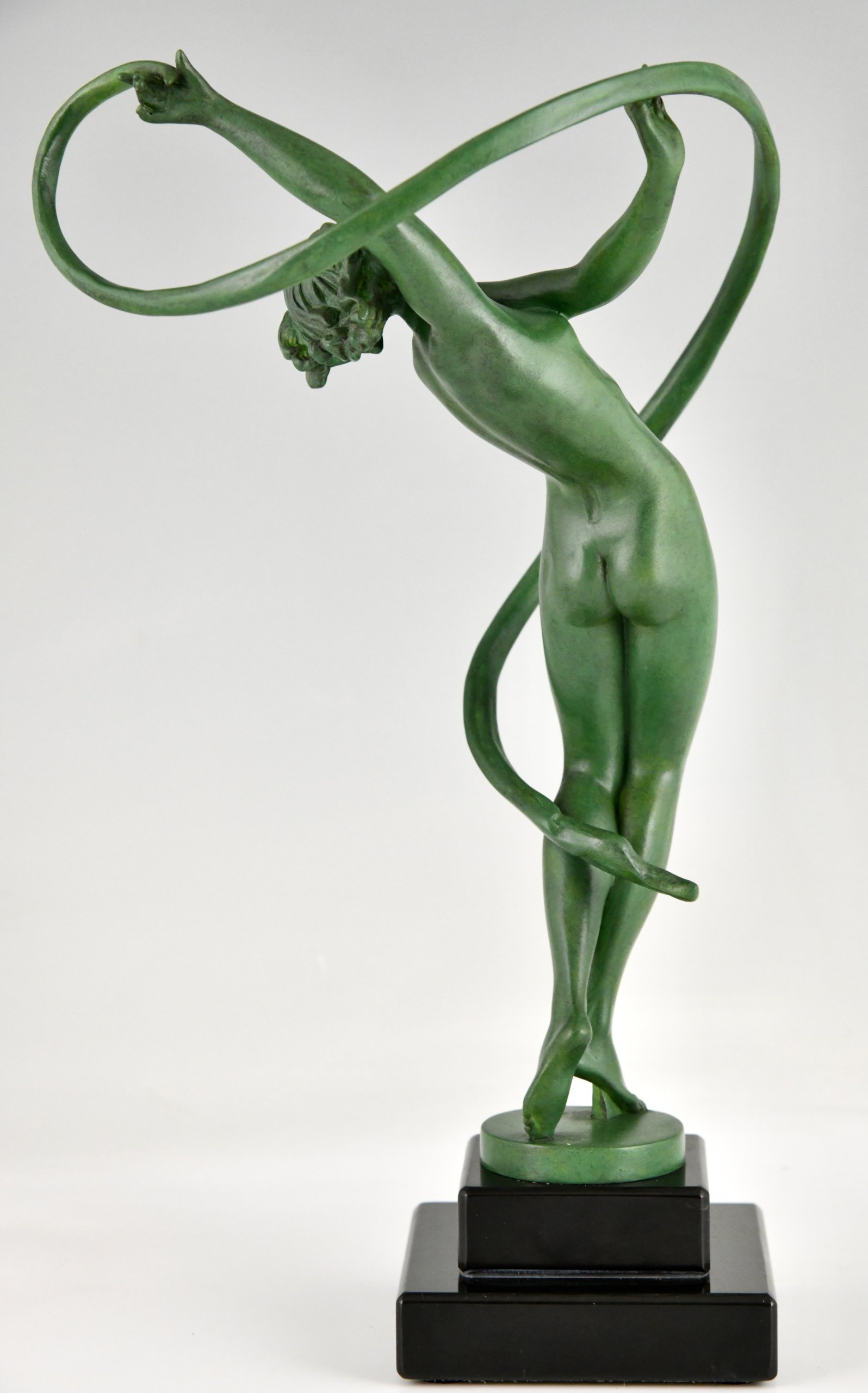 Tourbillon Art Deco sculpture danseuse au ruban