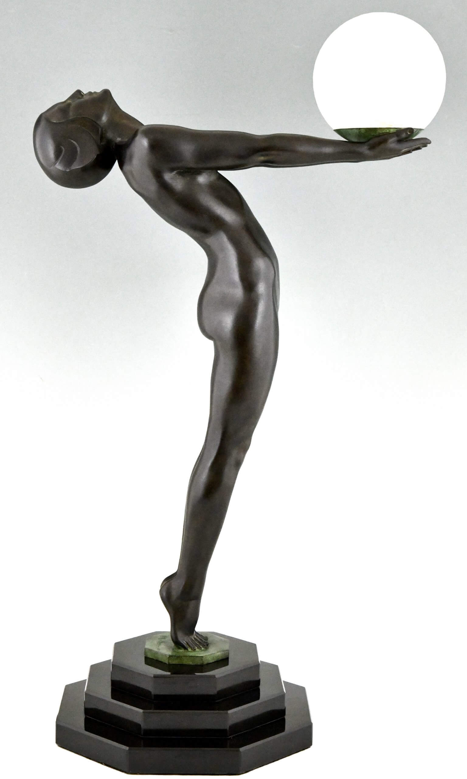 Lampe de style Art Déco femme nue CLARTE 84 cm