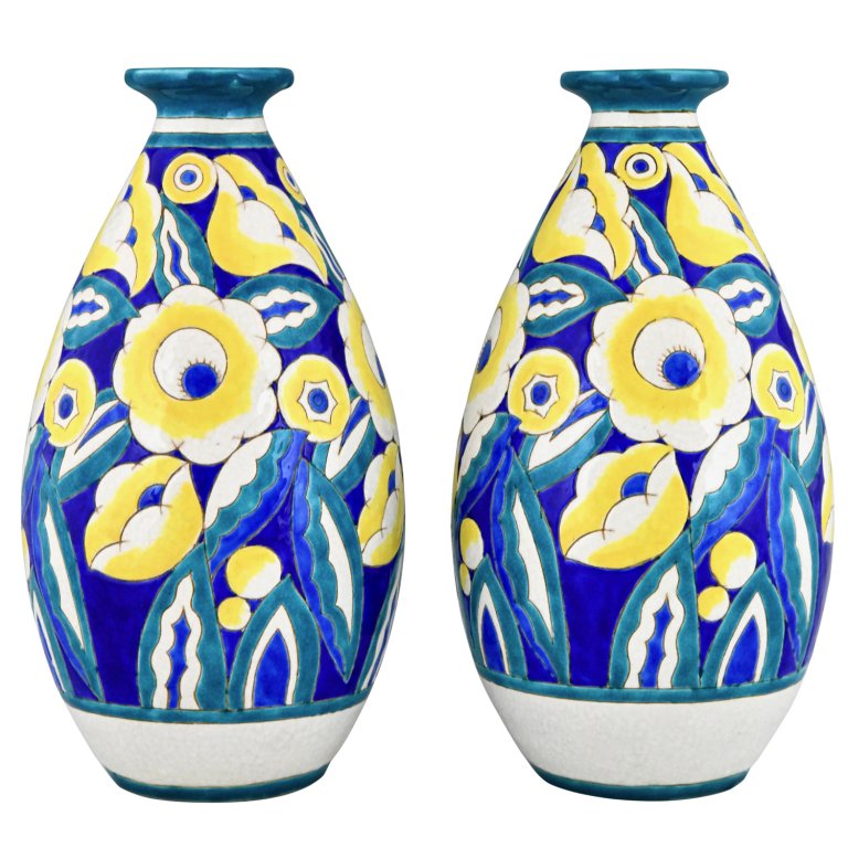 Art Deco ceramic vase with stylized flowers Deconamic
