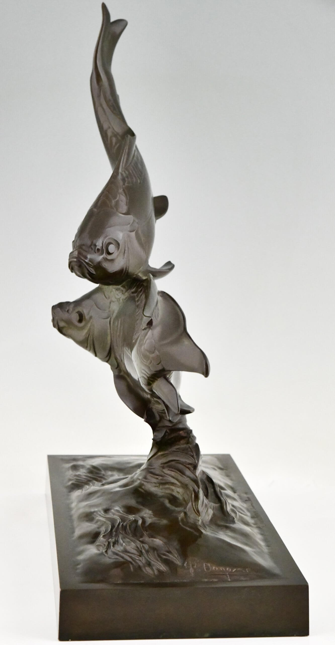 Art Deco bronzen sculptuur van twee karper vissen