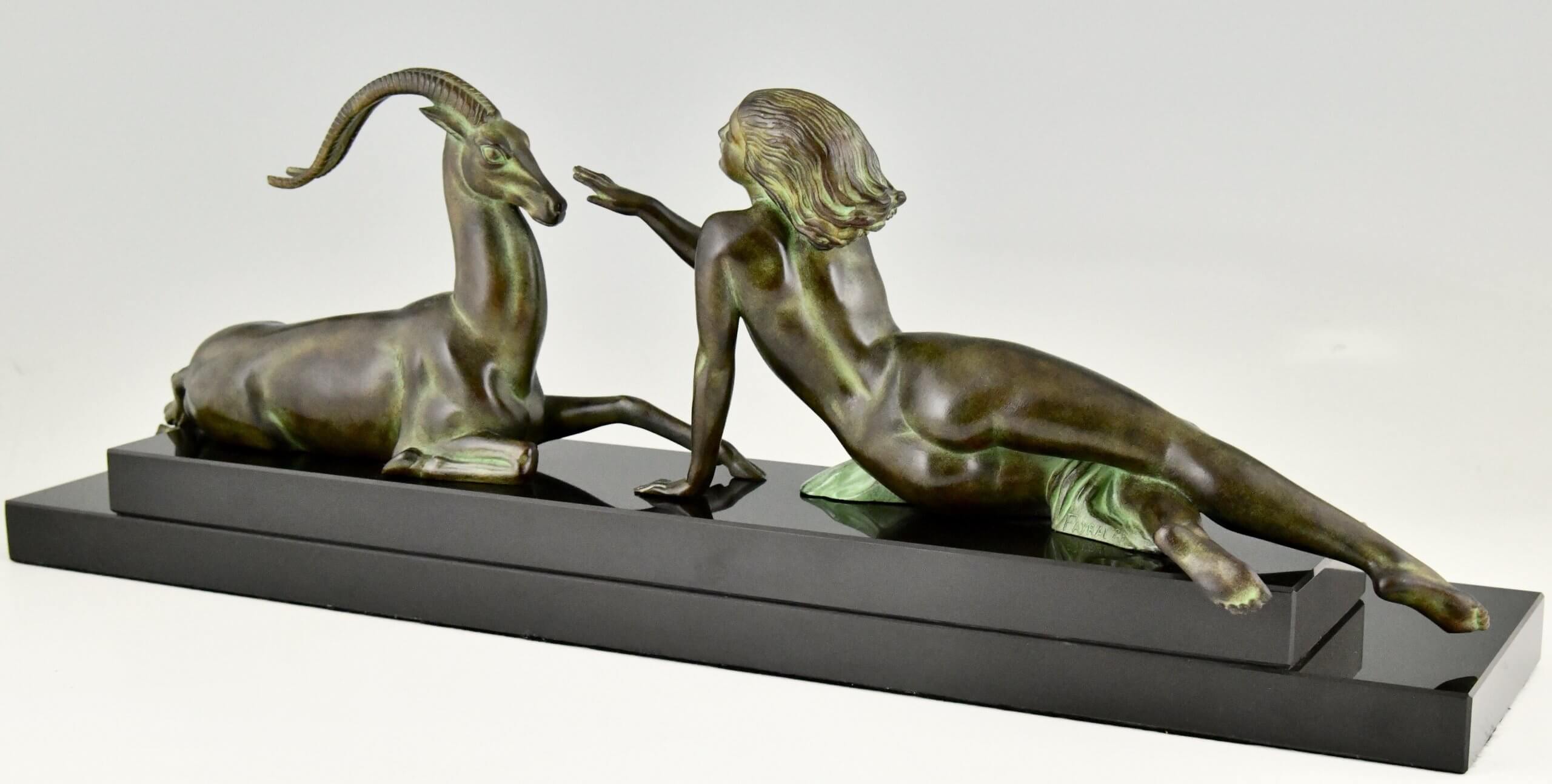 Art Deco Stil Skulptur Frauenakt mit Gazelle SEDUCTION