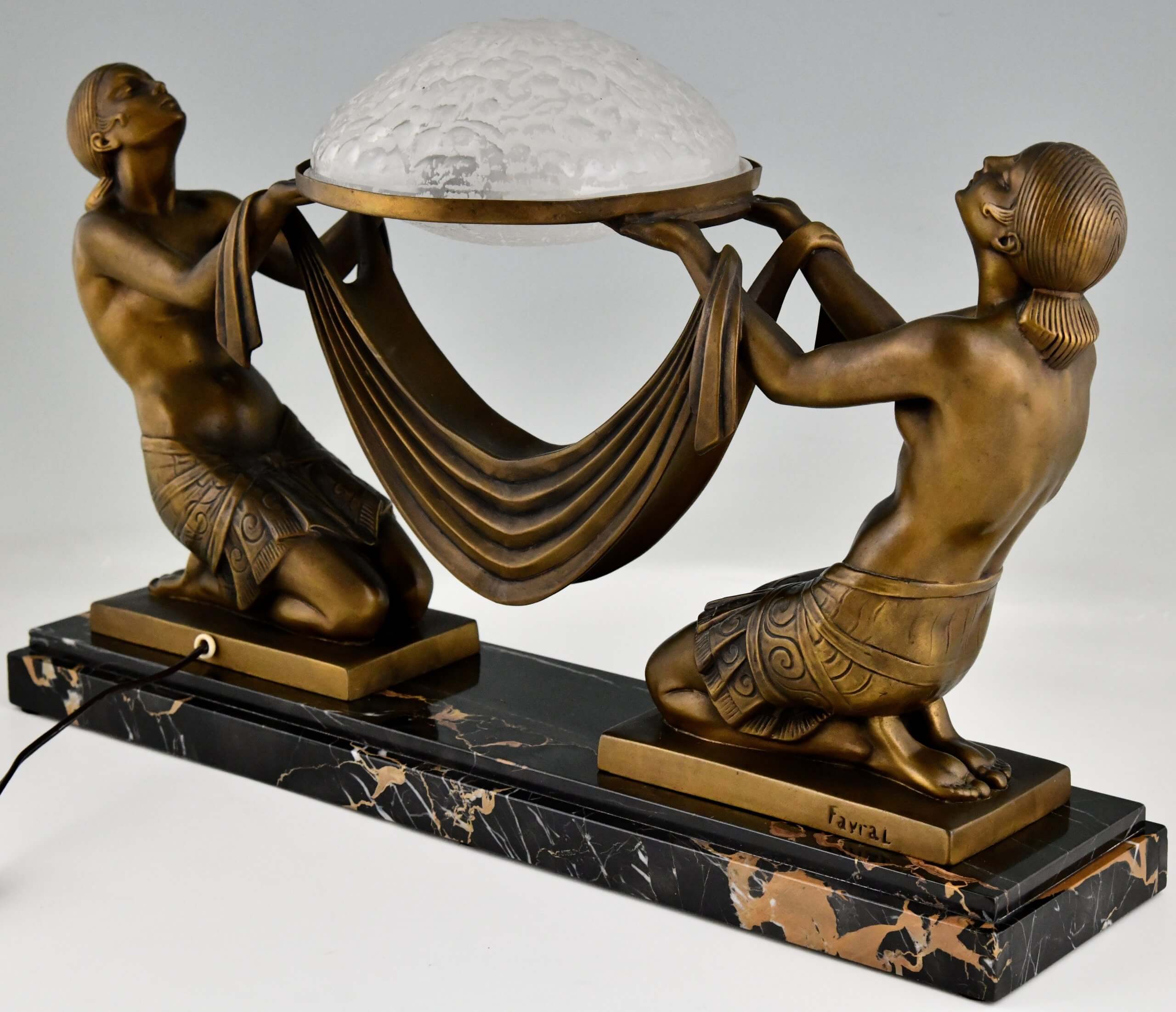 Offrande  Art Deco table lamp with kneeling nudes