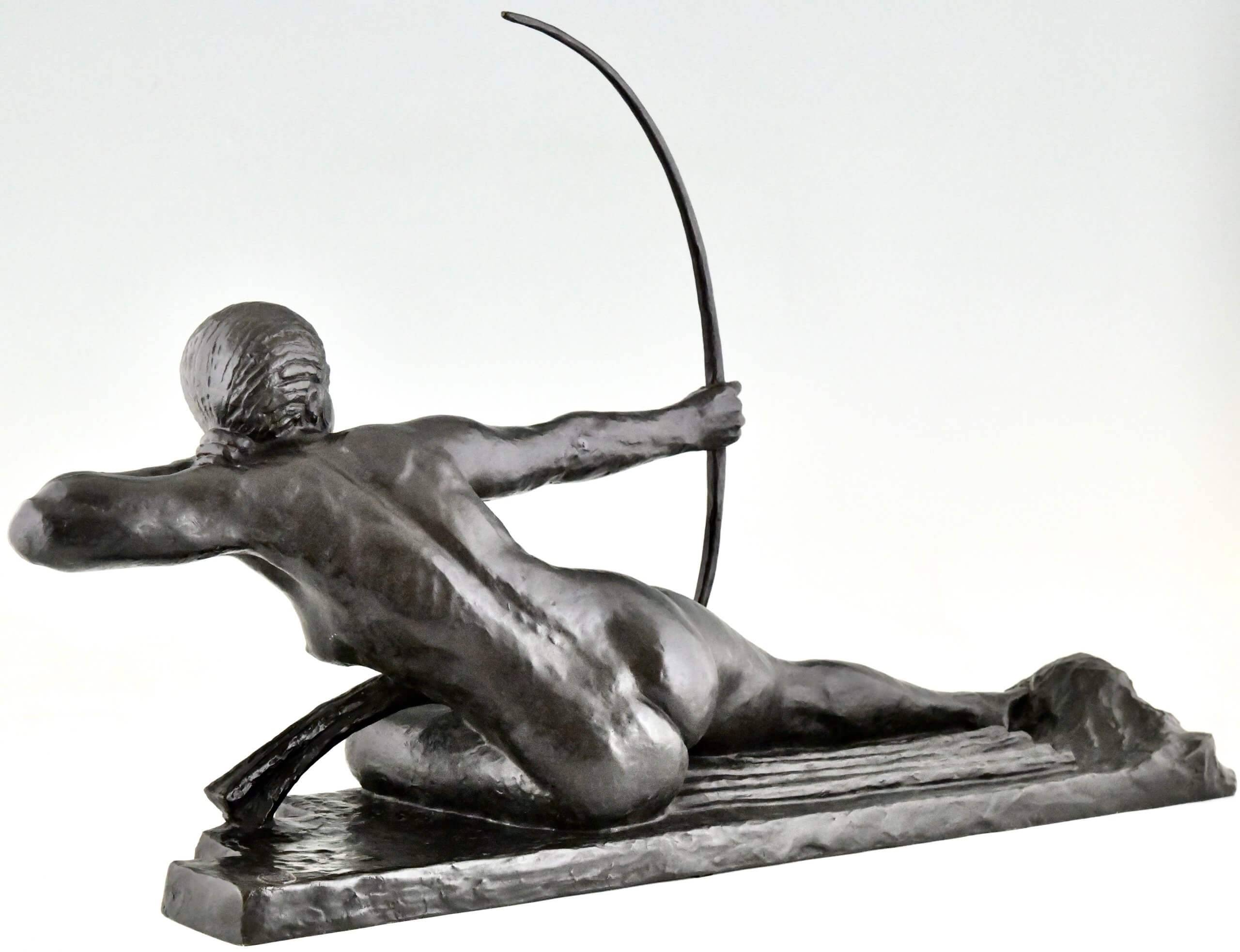 Art Déco Bronzeskulptur Frauenakt mit Bogen