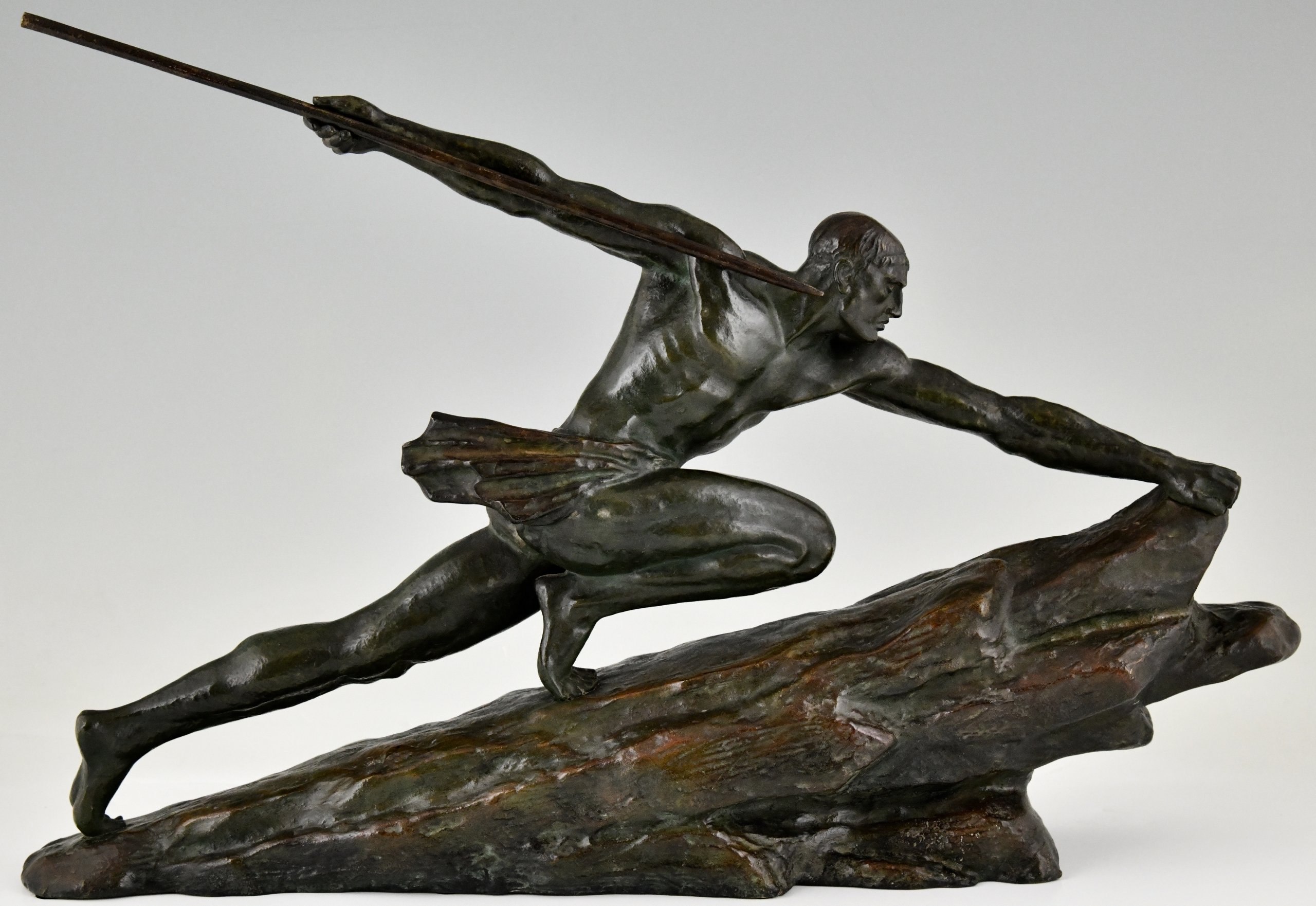 Art Deco Bronzen Sculptuur Atleet met Speer Art Deco bronze sculpture athlete with spear Pierre Le Faguays - 1