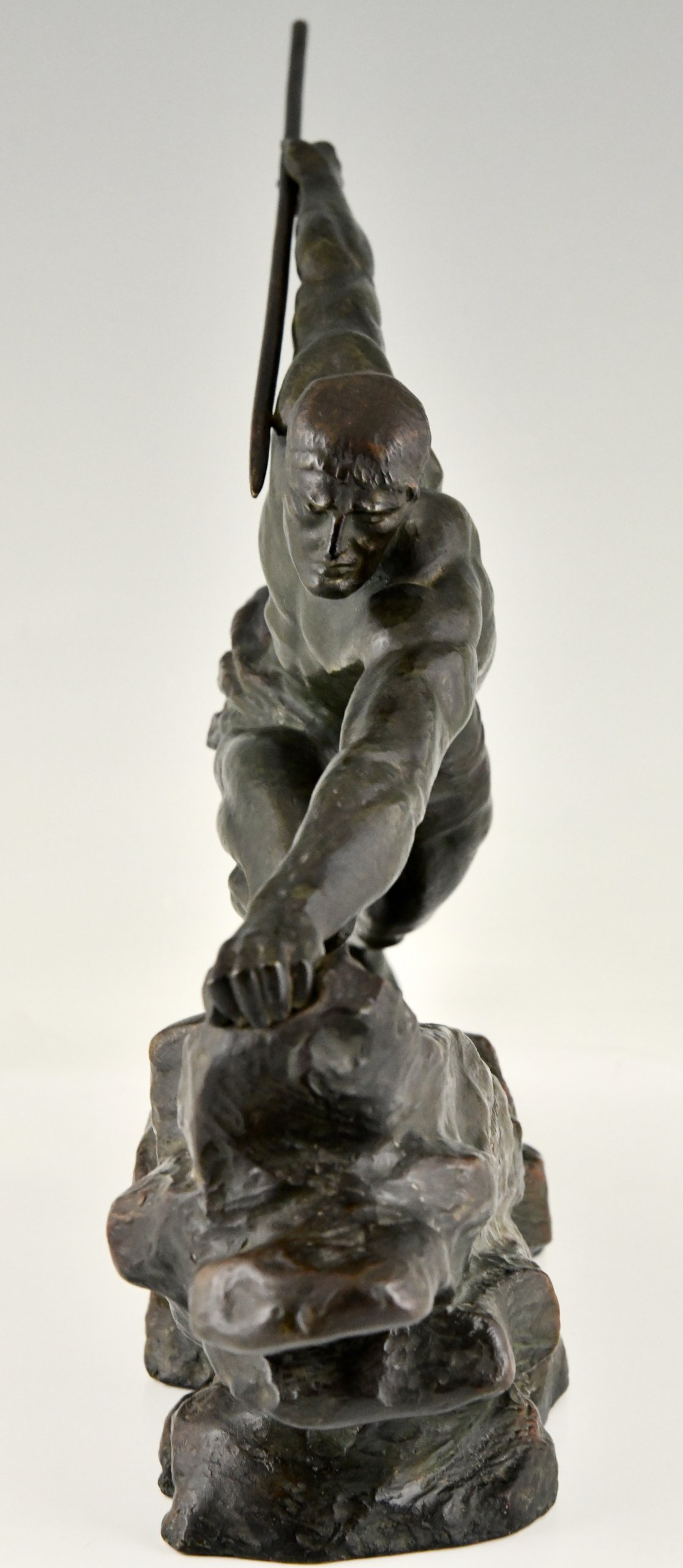 Sculpture en bronze Art Déco Athlète à la lance