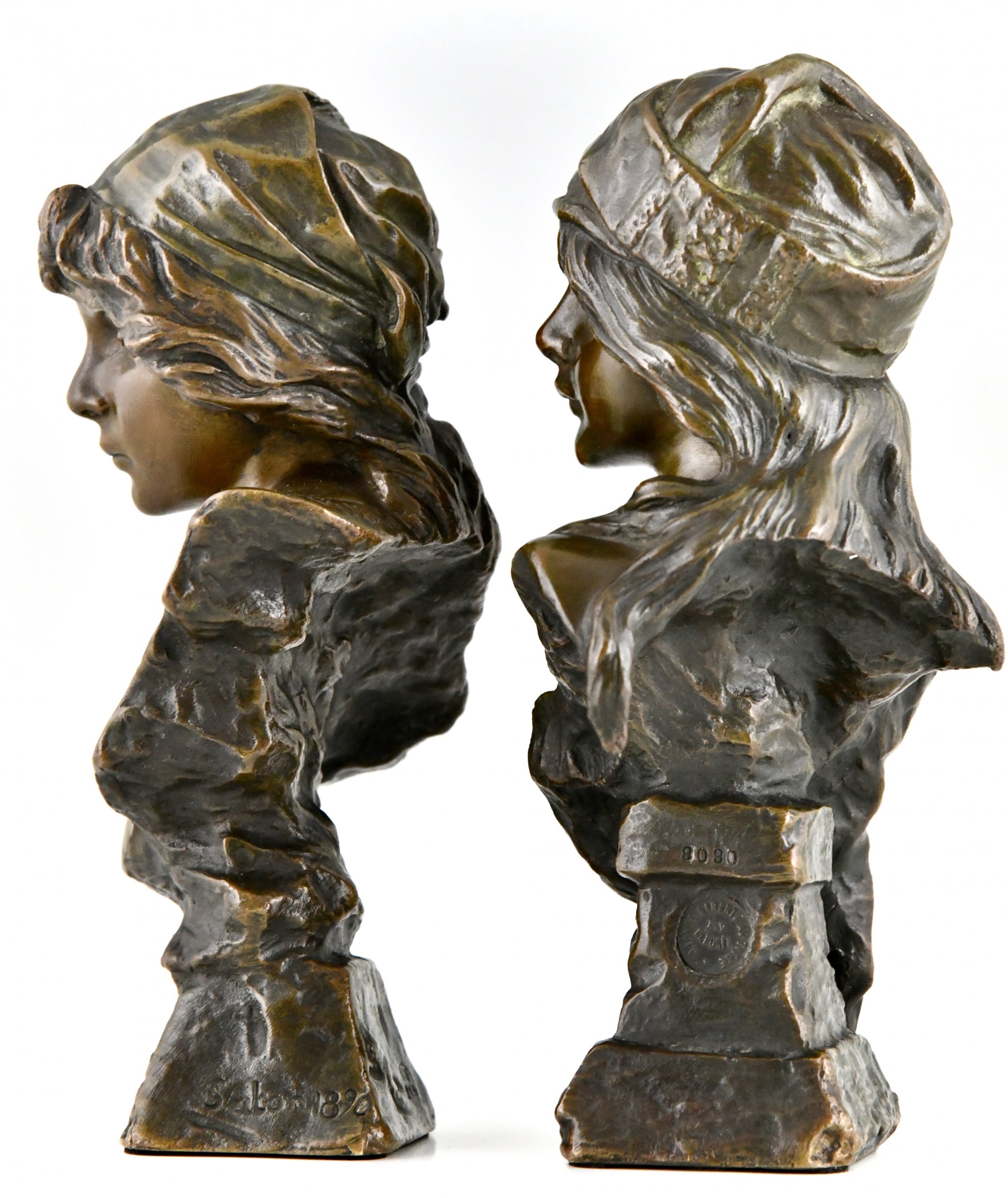 Paire de bustes Art Nouveau en bronze Mignon et Esmeralda