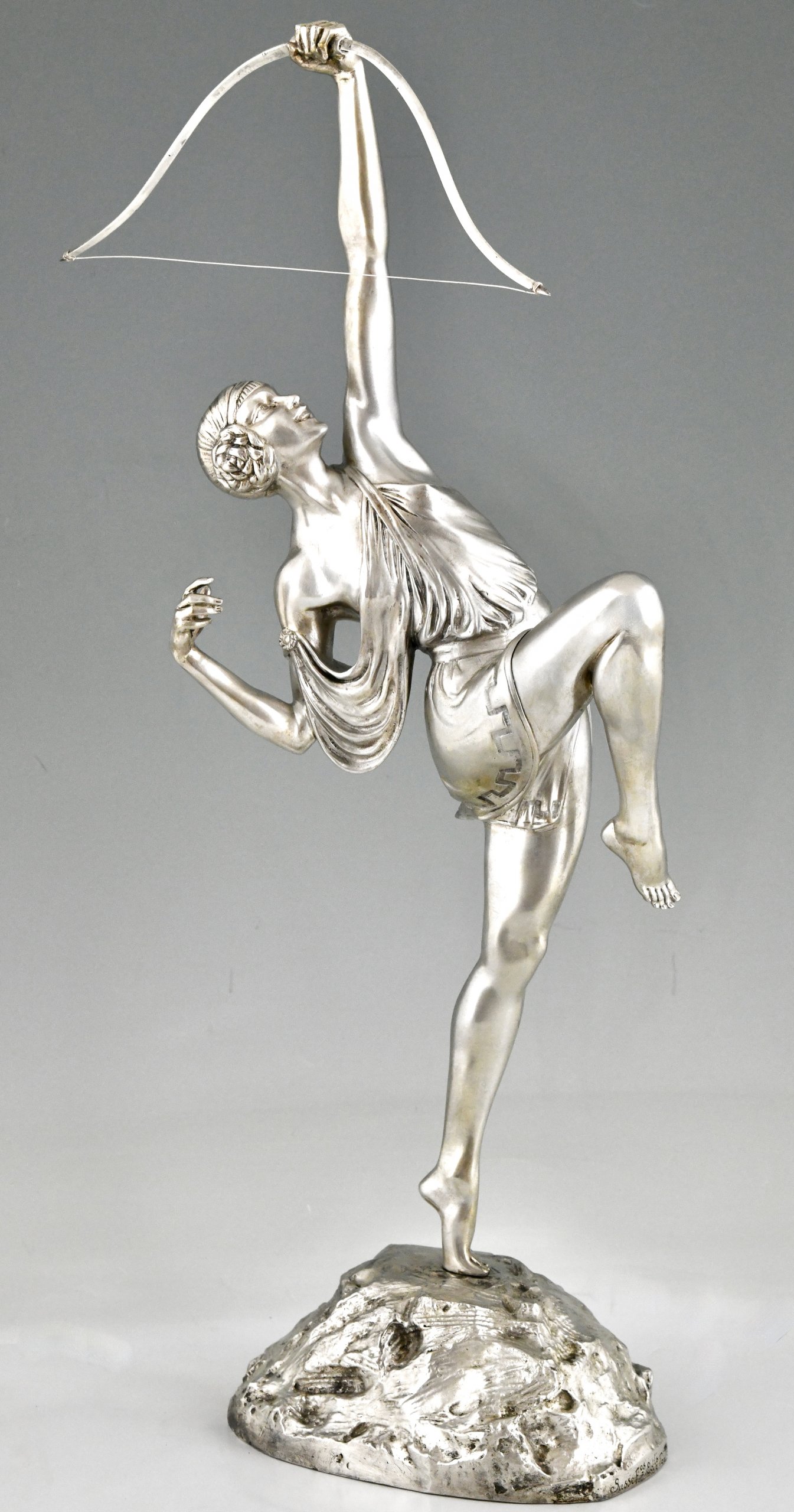Art Deco Bronze Skulptur versilbert Diana mit Bogen