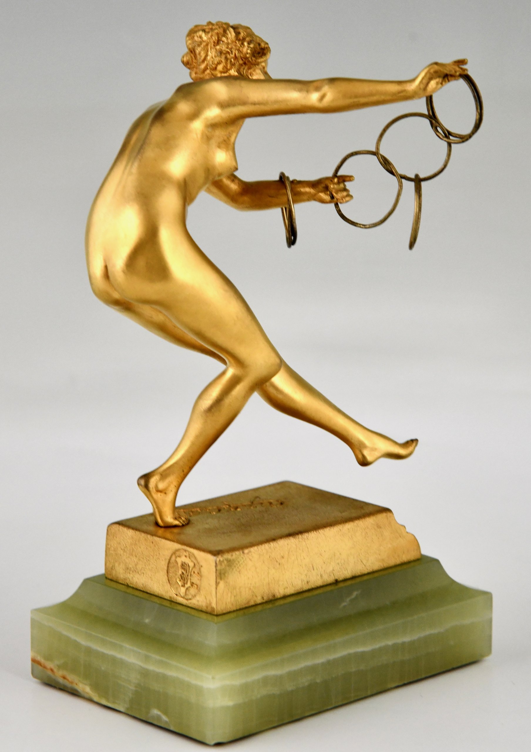 Art Deco bronzen sculptuur dansend naakt met ringen