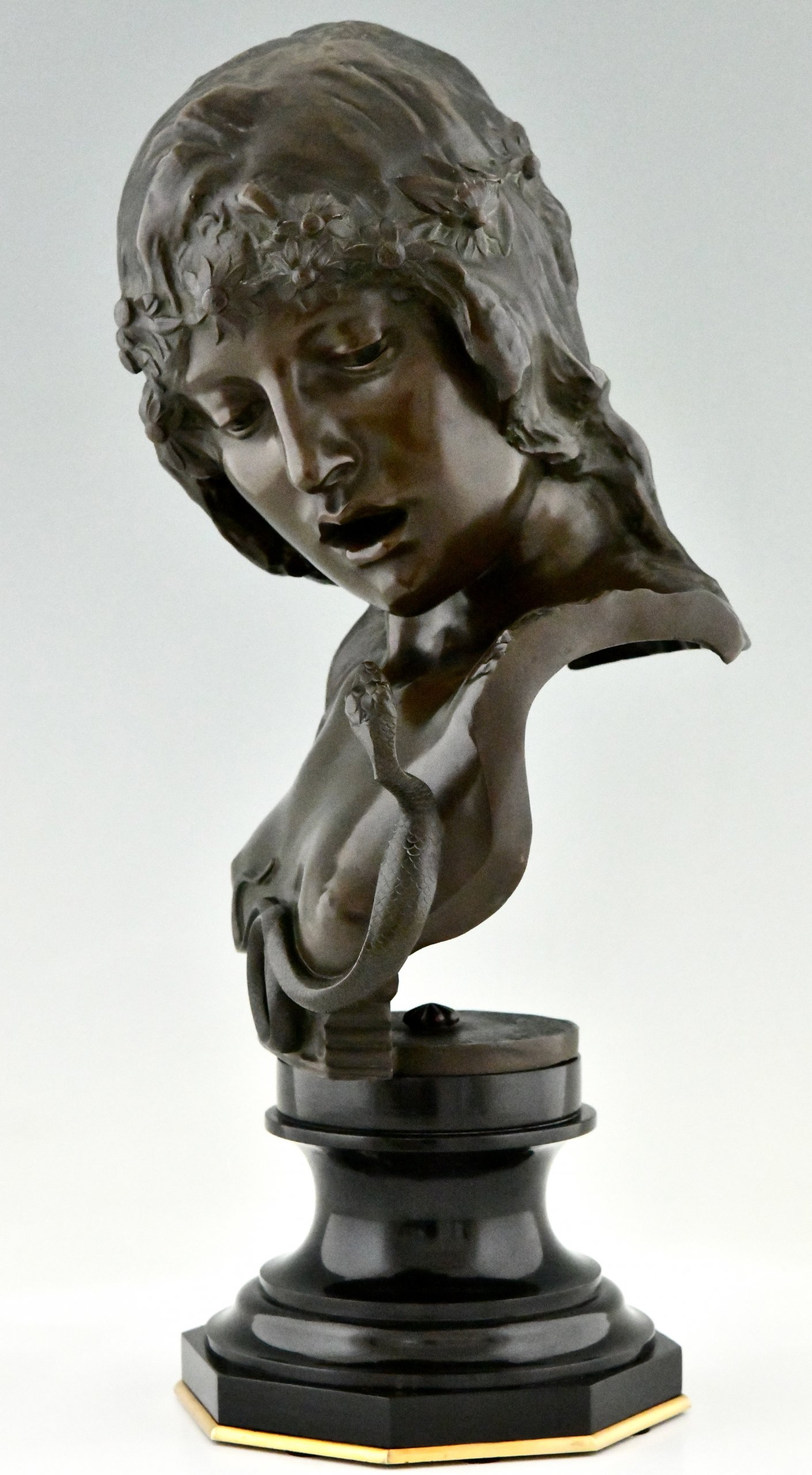 Cleopatra Art Nouveau bronzen buste vrouw met slang