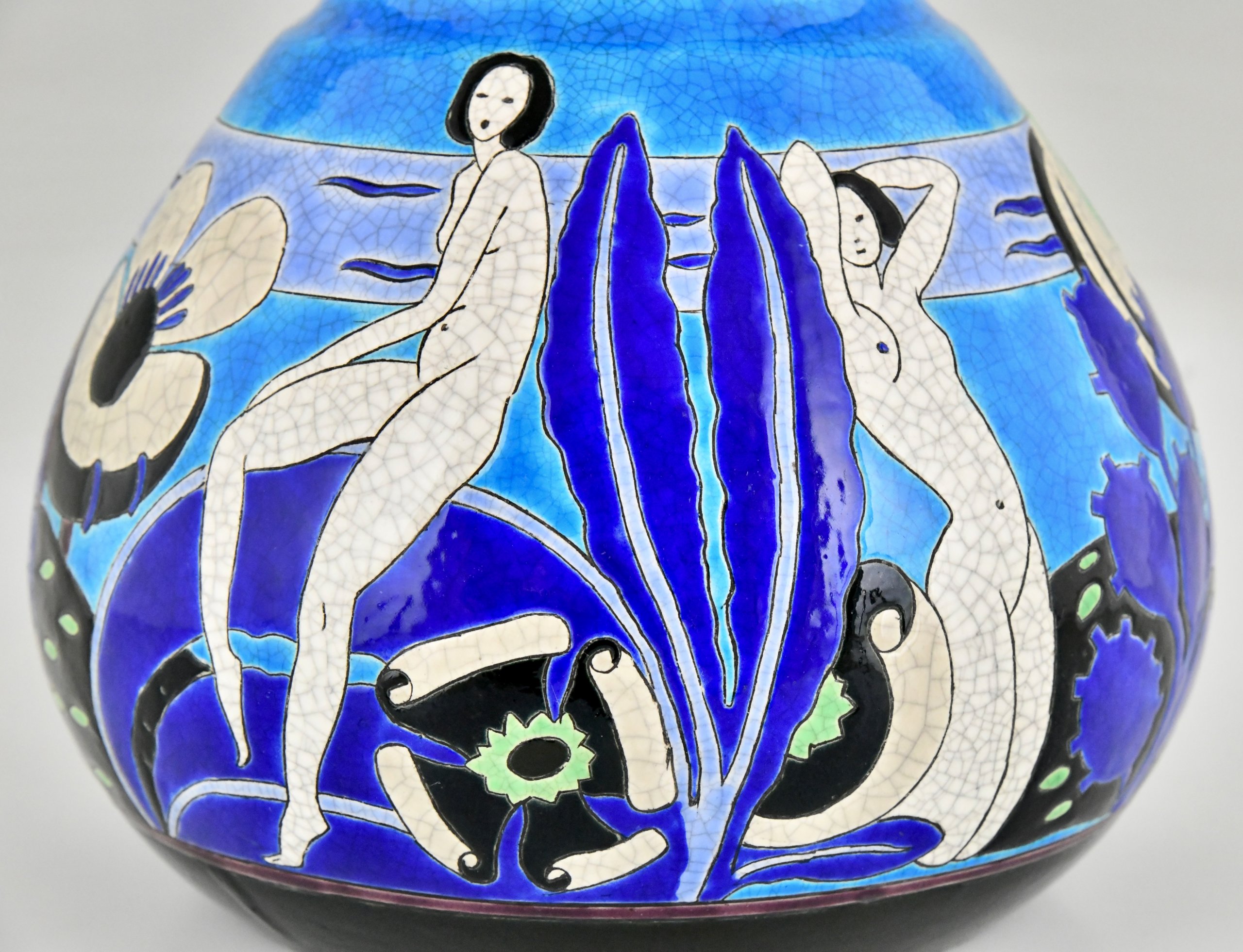 Vase Art Déco en céramique aux Baigneuses.